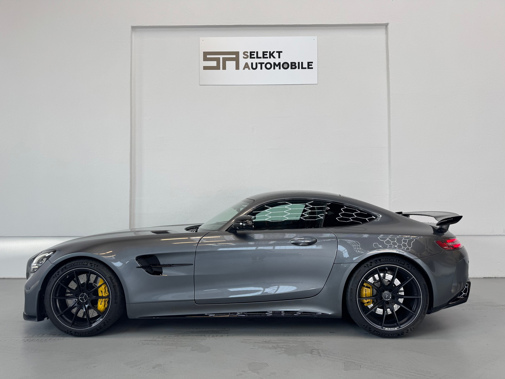 MERCEDES-BENZ AMG GT R Speedshift DCT | FACELIFT-image-3