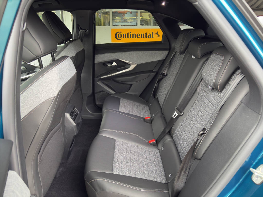 PEUGEOT 3008 1.6 Plug-in Hybrid Allure-image-7