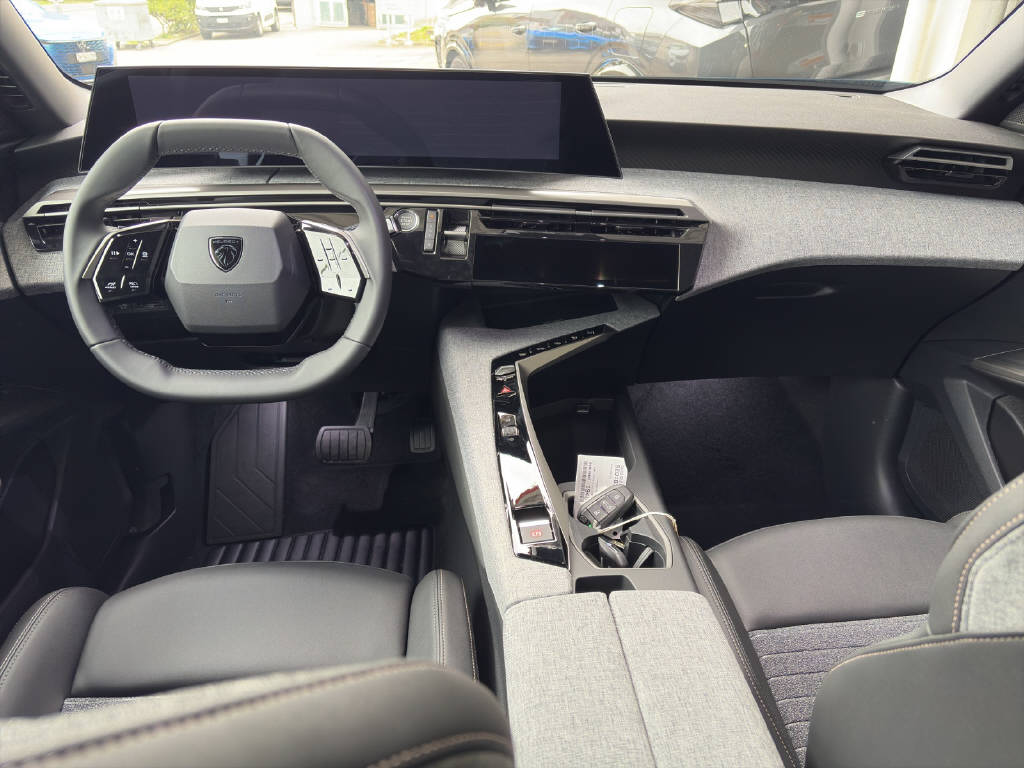 PEUGEOT 3008 1.6 Plug-in Hybrid Allure-image-6