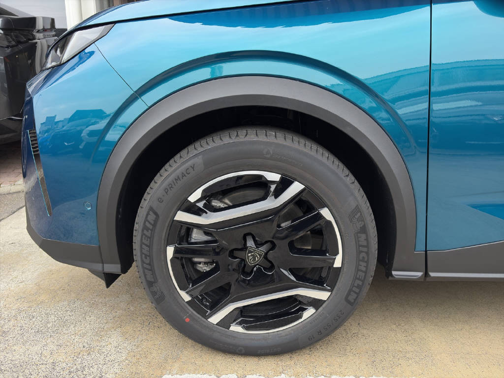 PEUGEOT 3008 1.6 Plug-in Hybrid Allure-image-9