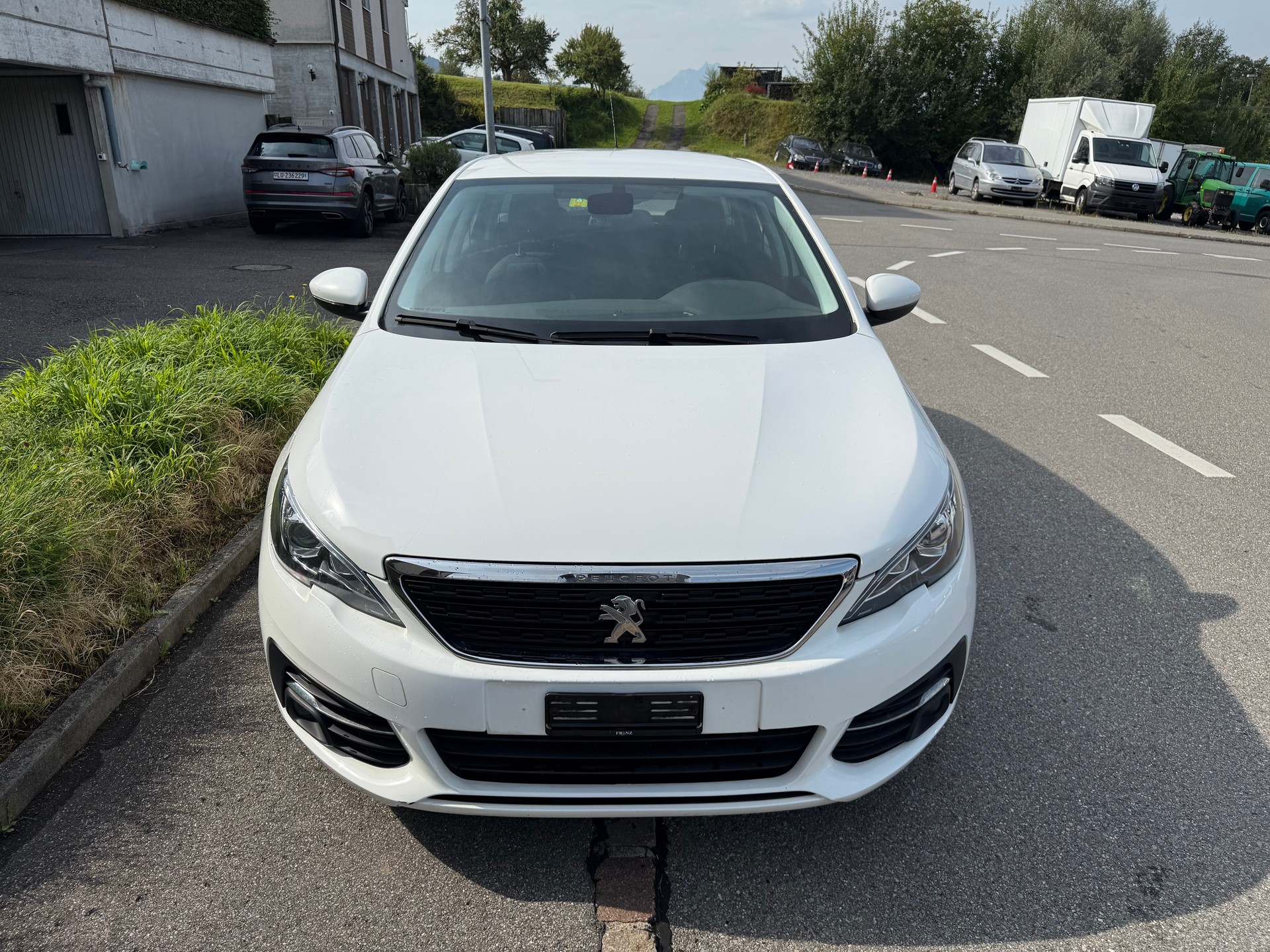 PEUGEOT 308 SW 1.5 BlueHDI Business Line EAT8