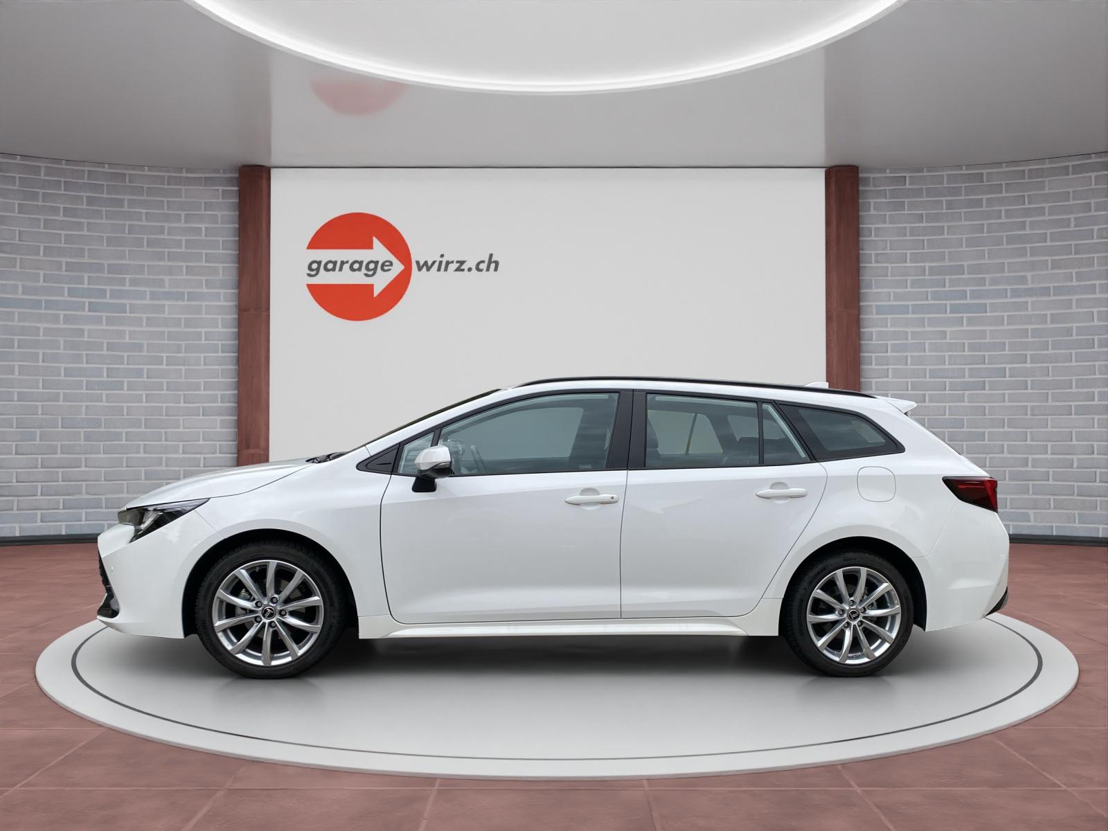 TOYOTA Corolla Touring Sports 1.8 HSD Comfort inkl. Gratisservice 4 Jahre / 60000 Km ab 1. IV-image-1