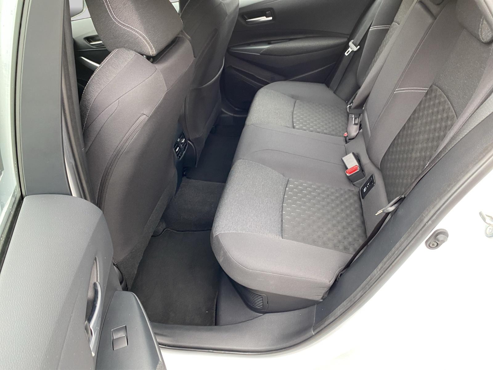 TOYOTA Corolla Touring Sports 1.8 HSD Comfort inkl. Gratisservice 4 Jahre / 60000 Km ab 1. IV-image-8