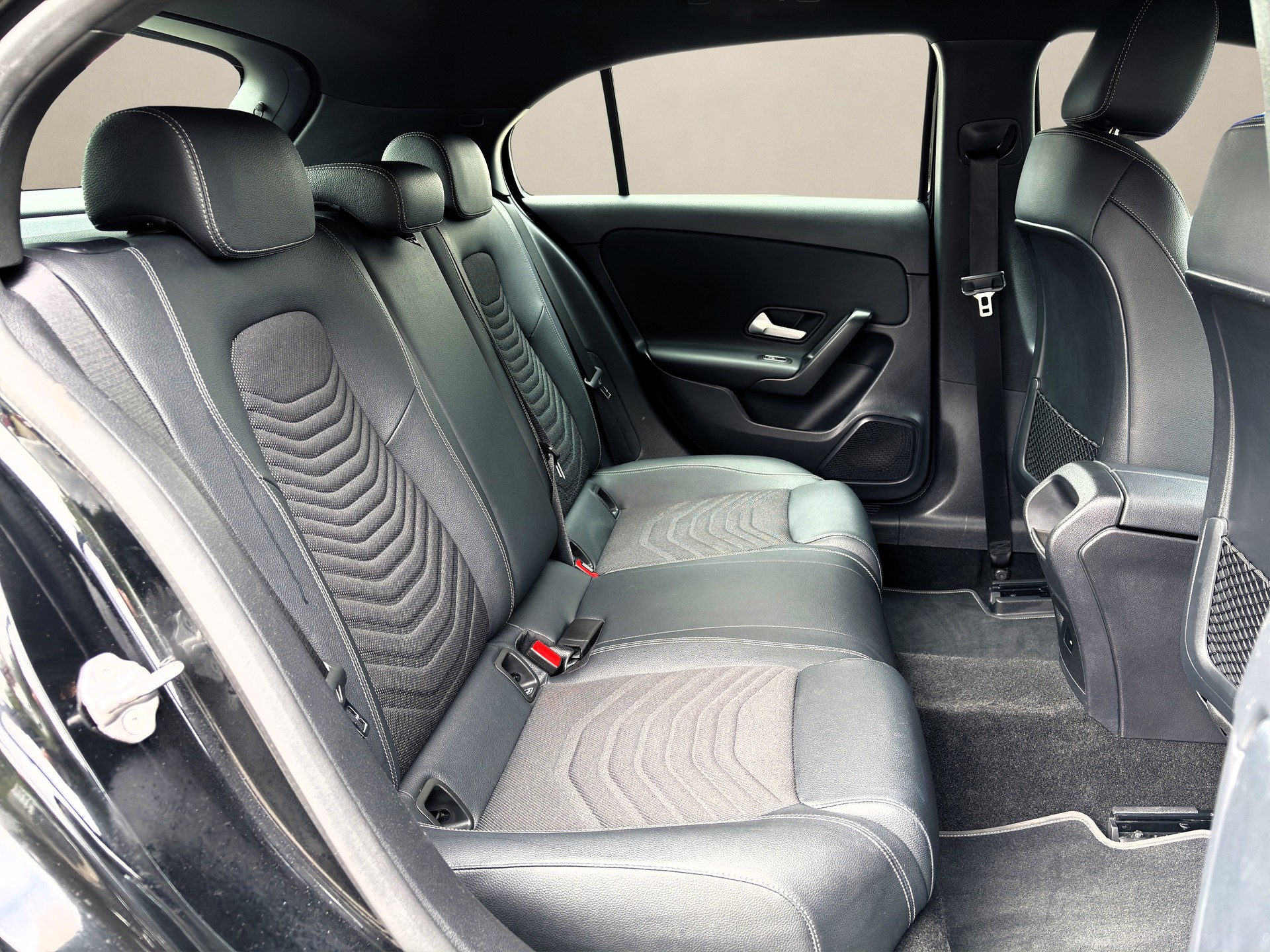 MERCEDES-BENZ A 200 SE Line 7G-DCT-image-13