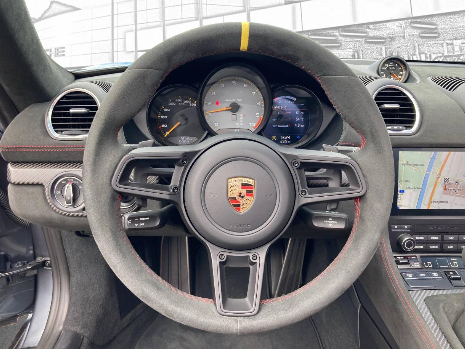 PORSCHE 718 Spyder RS-image-17