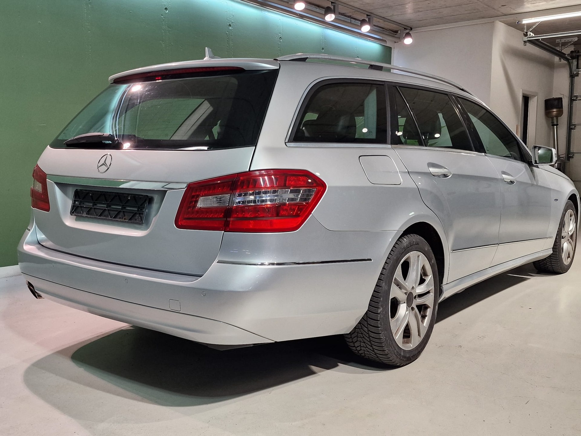 MERCEDES-BENZ E 250 CGI BlueEfficiency 7G-Tronic-image-4
