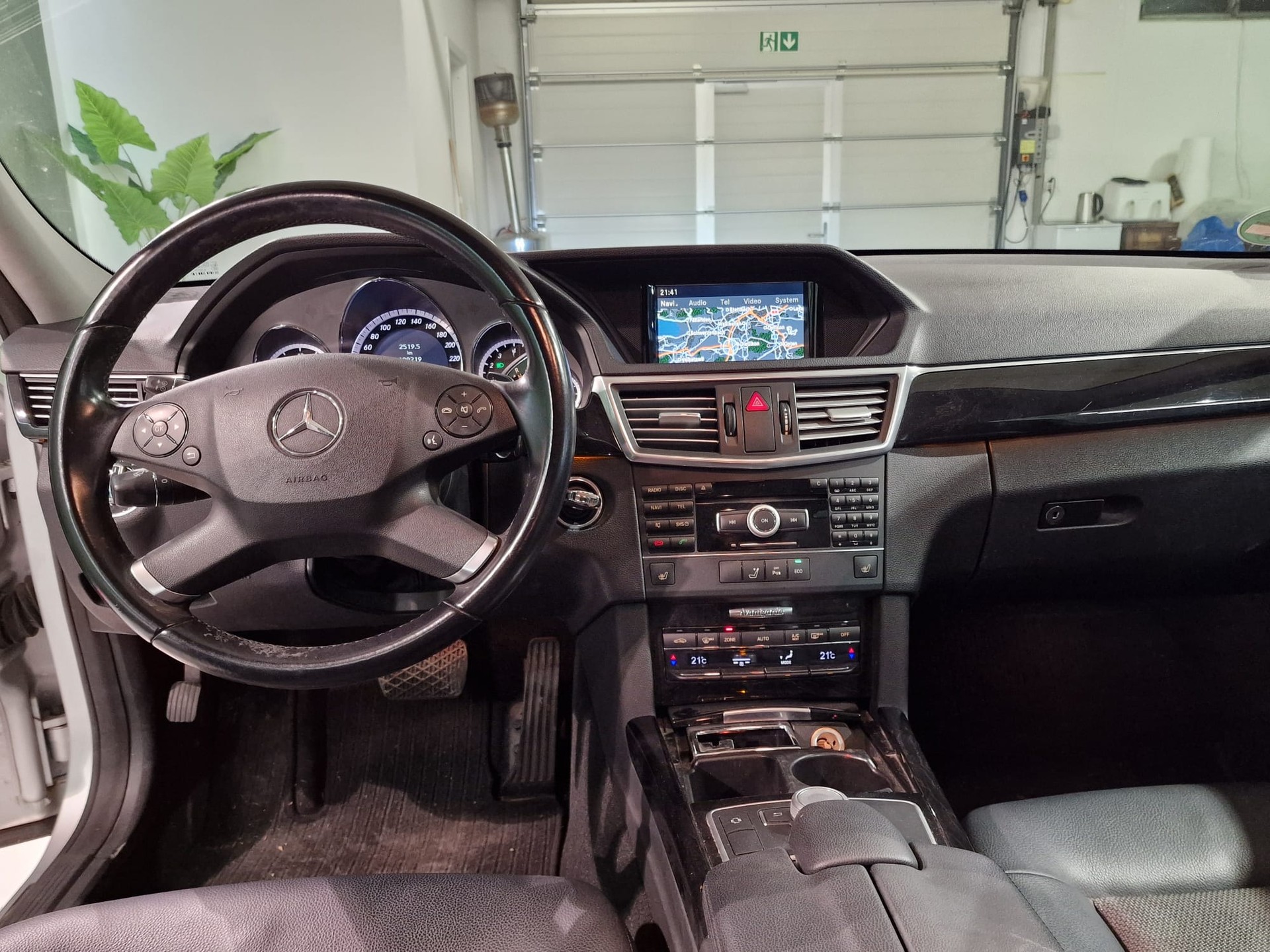 MERCEDES-BENZ E 250 CGI BlueEfficiency 7G-Tronic-image-8