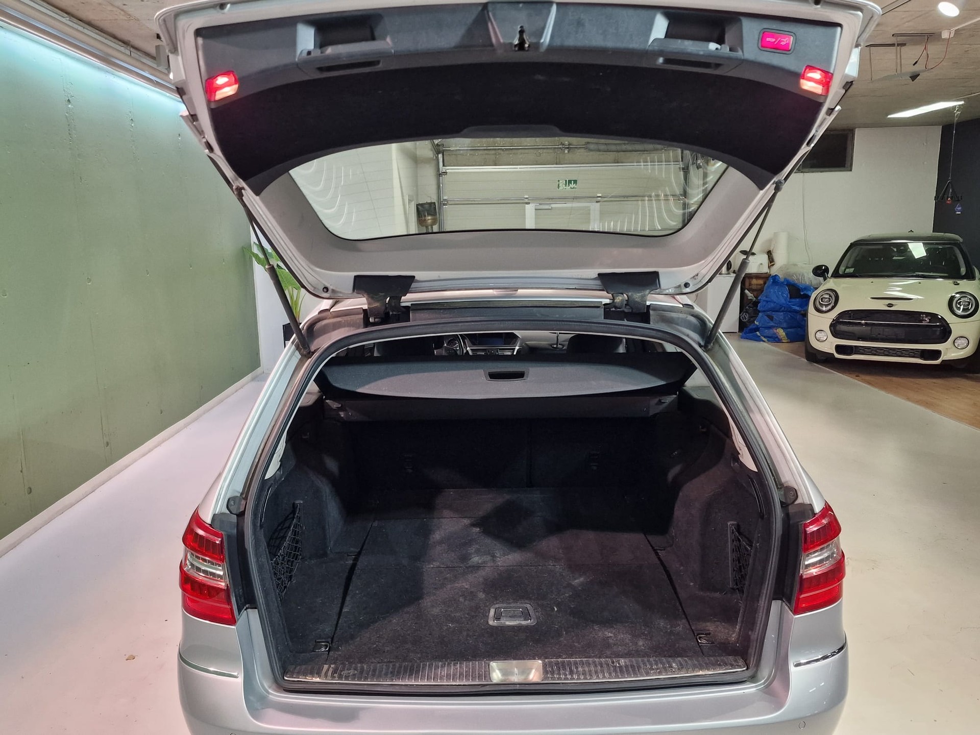 MERCEDES-BENZ E 250 CGI BlueEfficiency 7G-Tronic-image-10