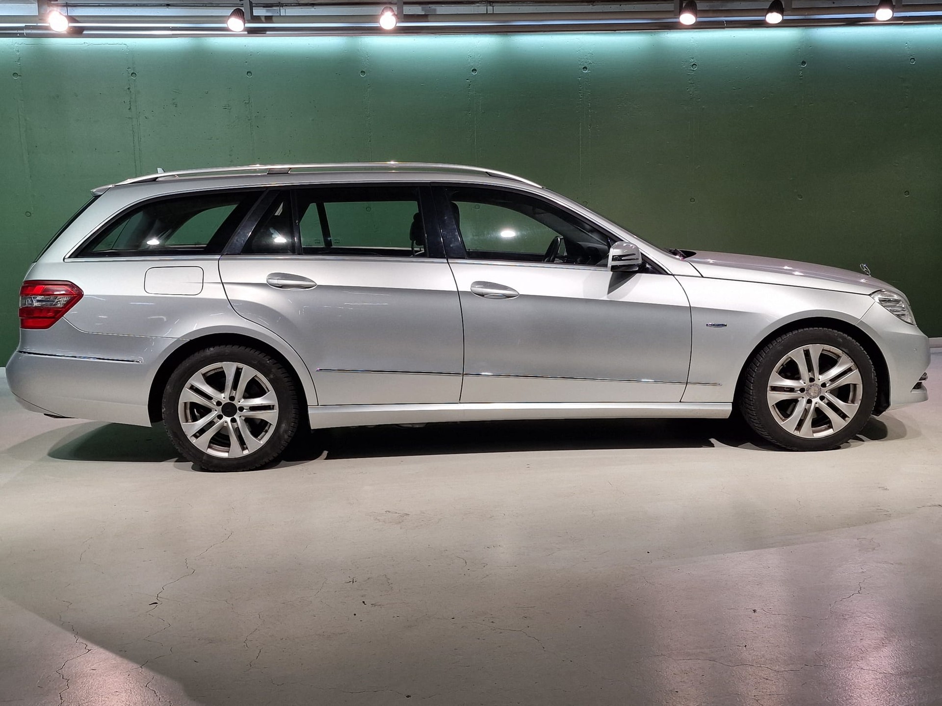 MERCEDES-BENZ E 250 CGI BlueEfficiency 7G-Tronic-image-3