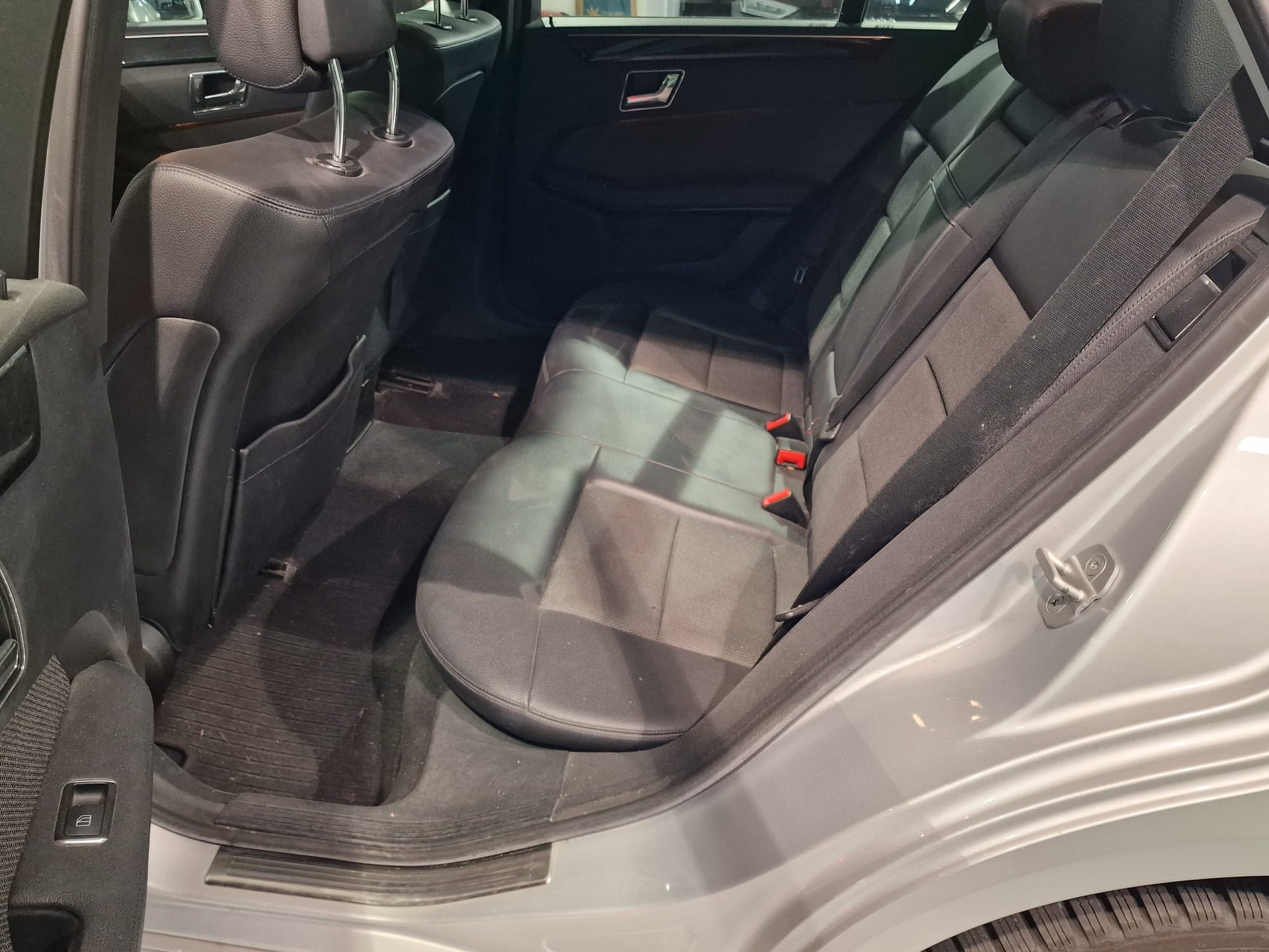 MERCEDES-BENZ E 250 CGI BlueEfficiency 7G-Tronic-image-9
