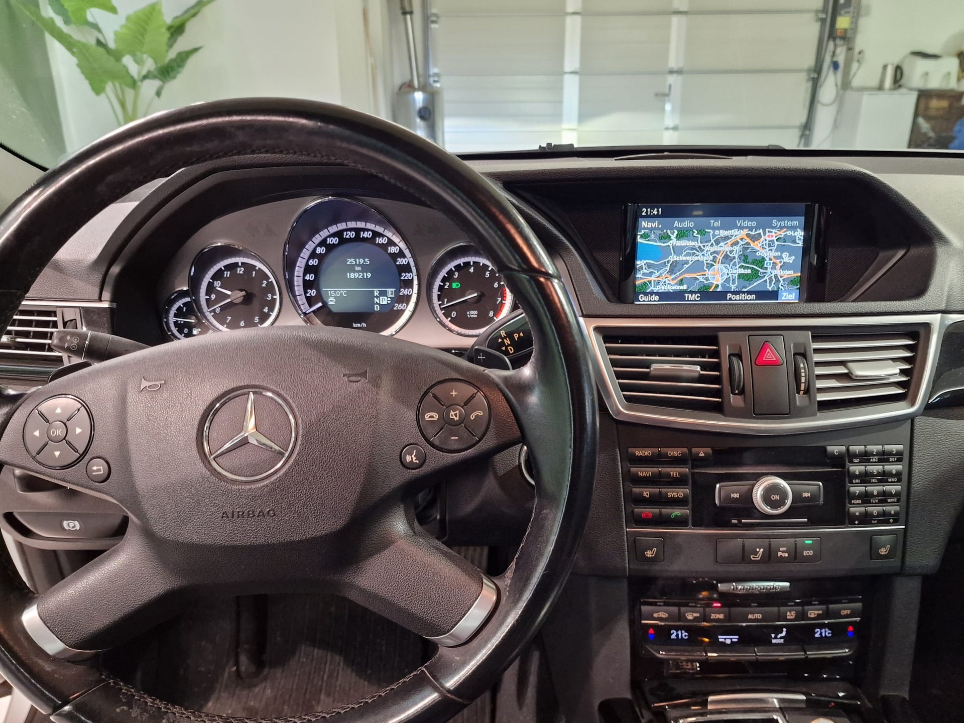 MERCEDES-BENZ E 250 CGI BlueEfficiency 7G-Tronic-image-7