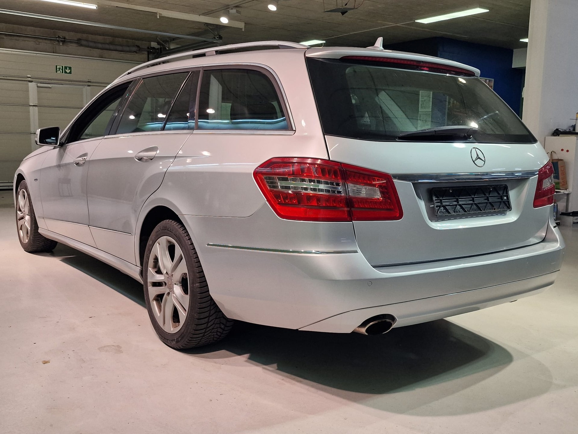 MERCEDES-BENZ E 250 CGI BlueEfficiency 7G-Tronic-image-5