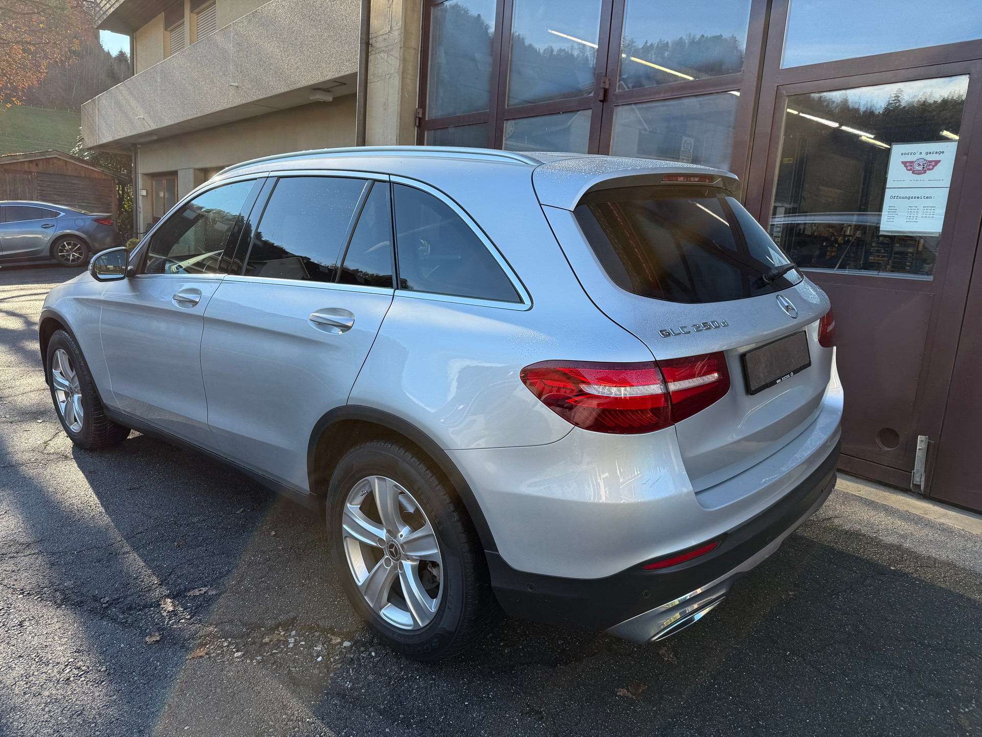 MERCEDES-BENZ GLC 250 d 4Matic 9G-Tronic-image-2