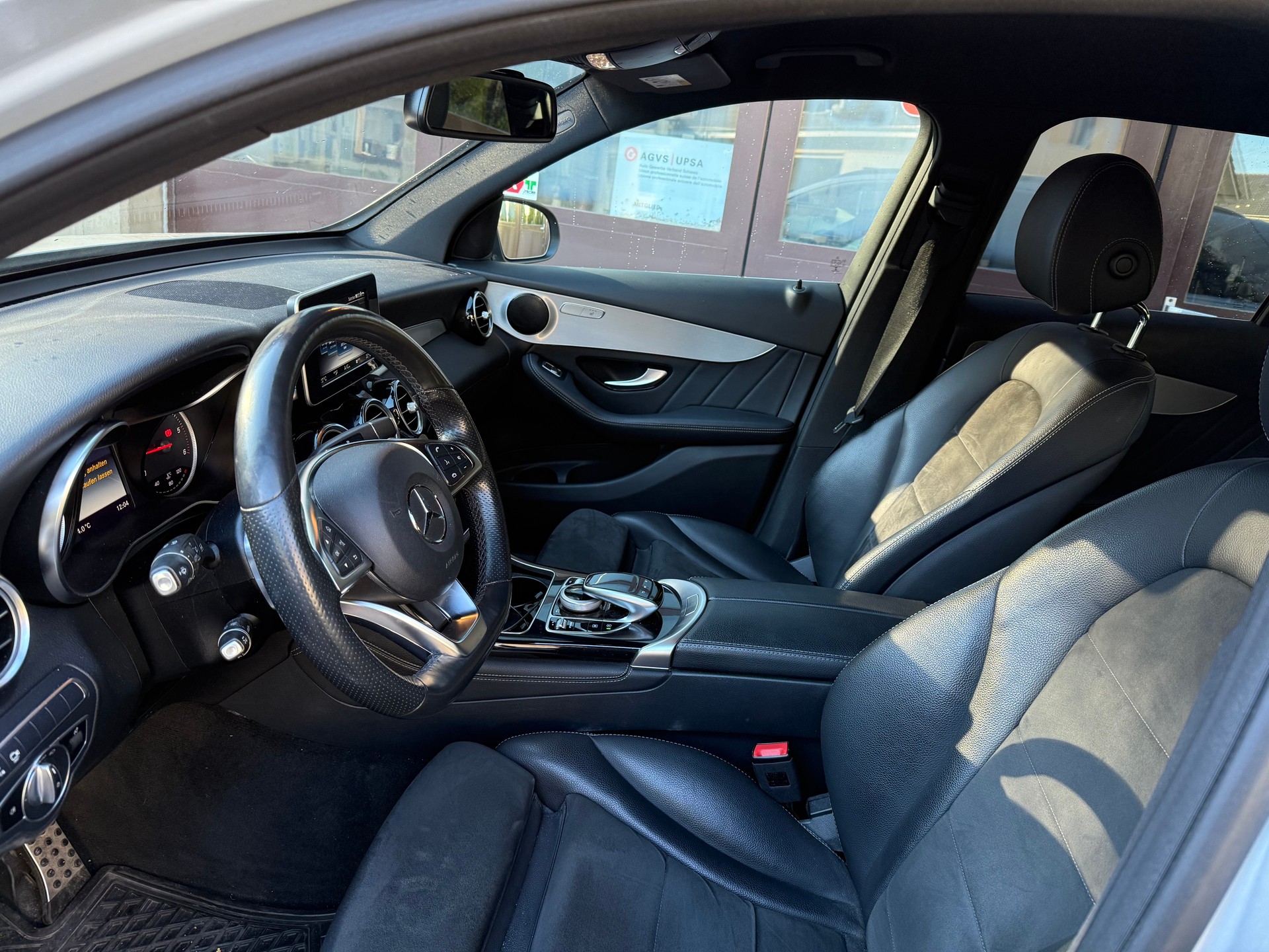 MERCEDES-BENZ GLC 250 d 4Matic 9G-Tronic-image-3