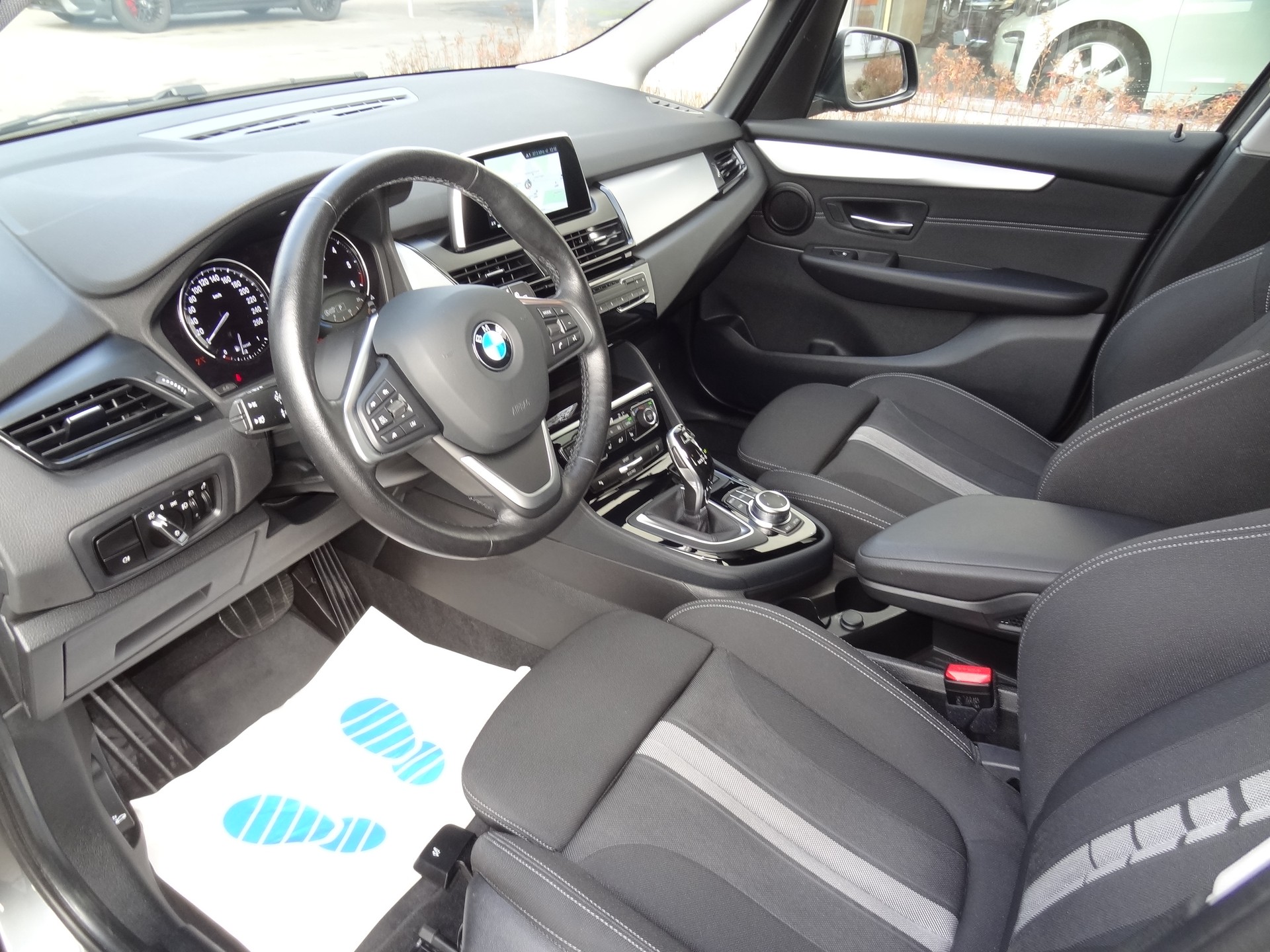 BMW 218d xDrive Gran Tourer Steptronic-image-4