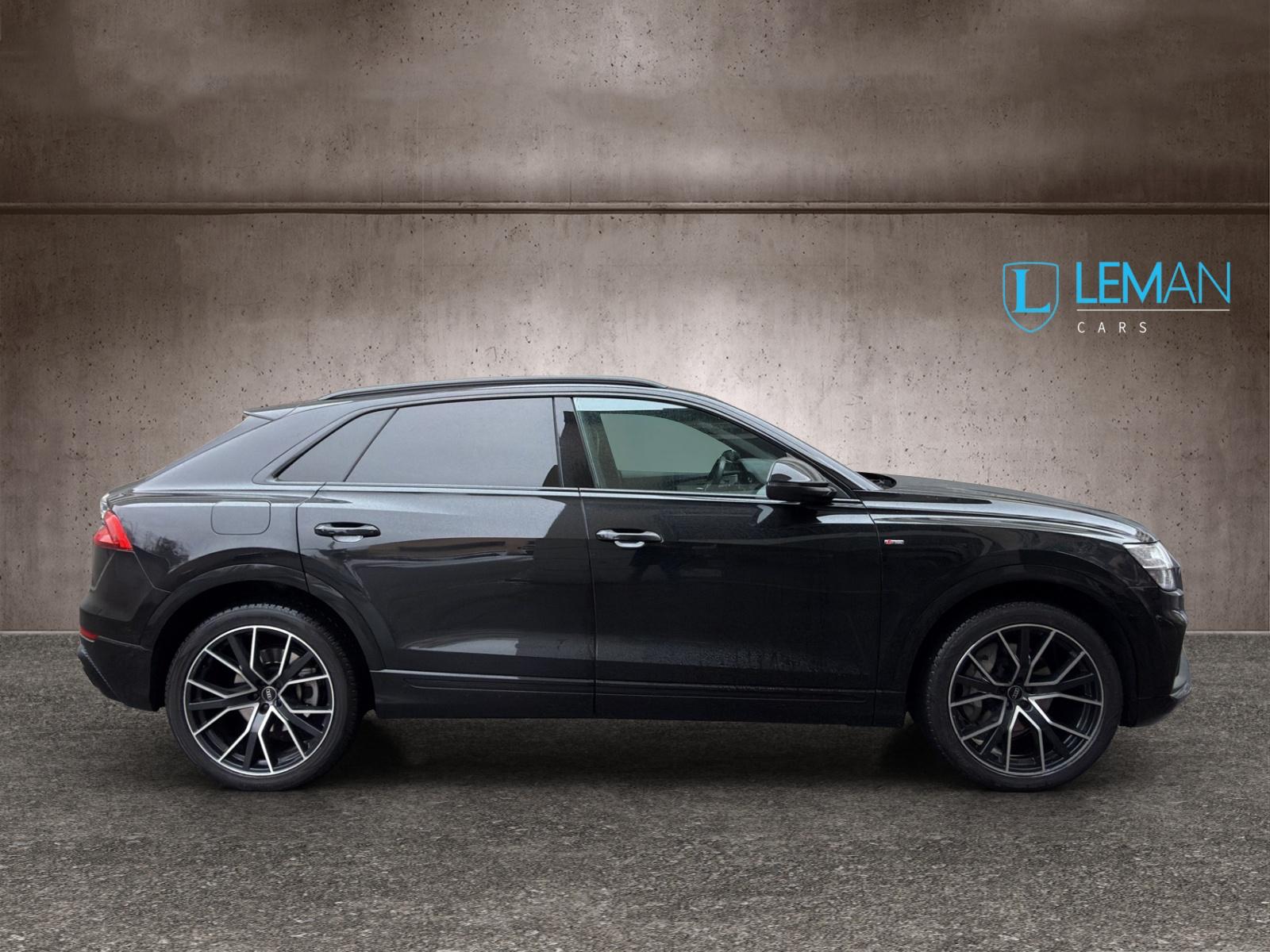 AUDI Q8 45 TDI Black Edition quattro tiptronic-showroom-element-3