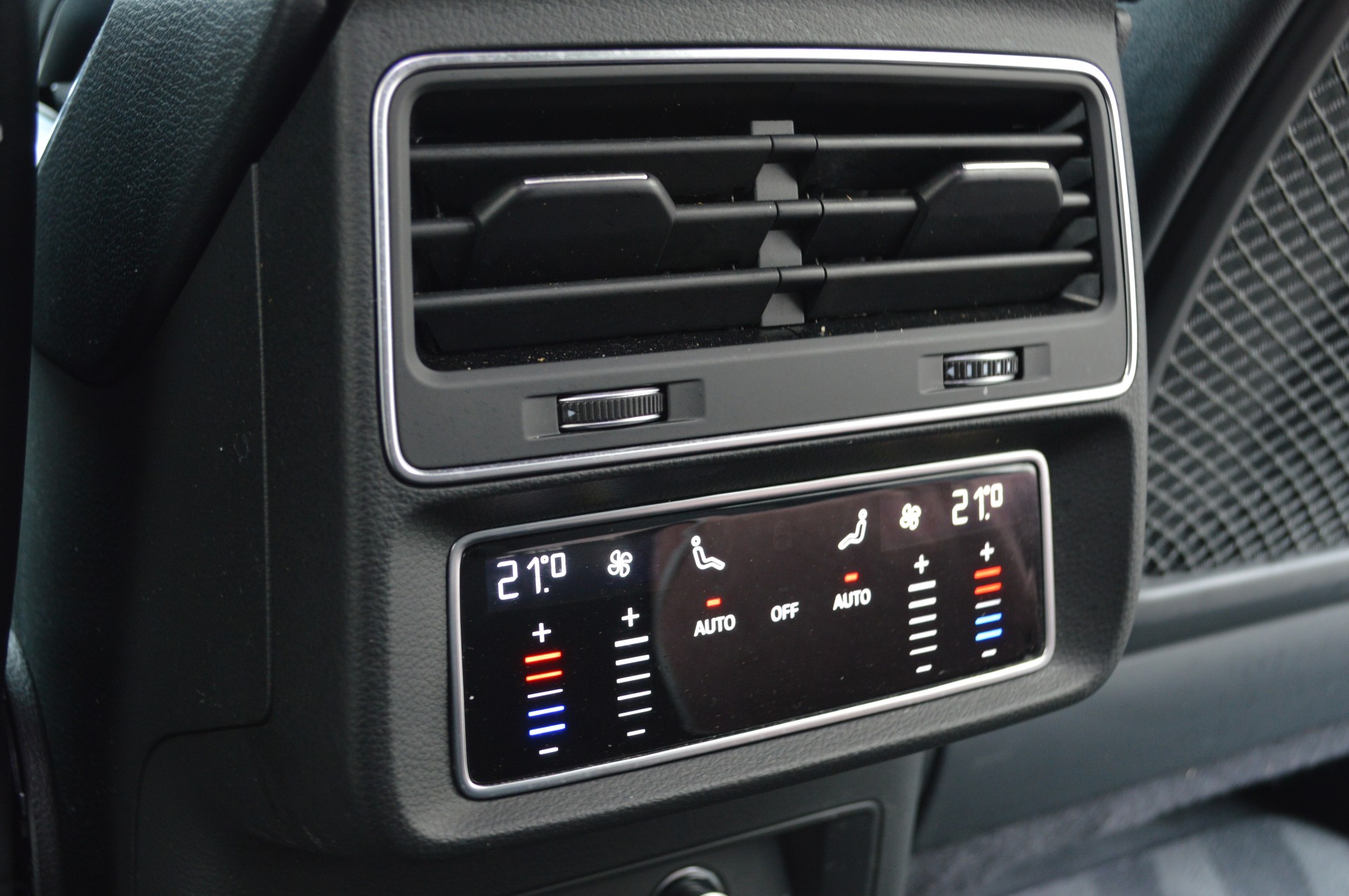 AUDI Q8 45 TDI Black Edition quattro tiptronic-image-21