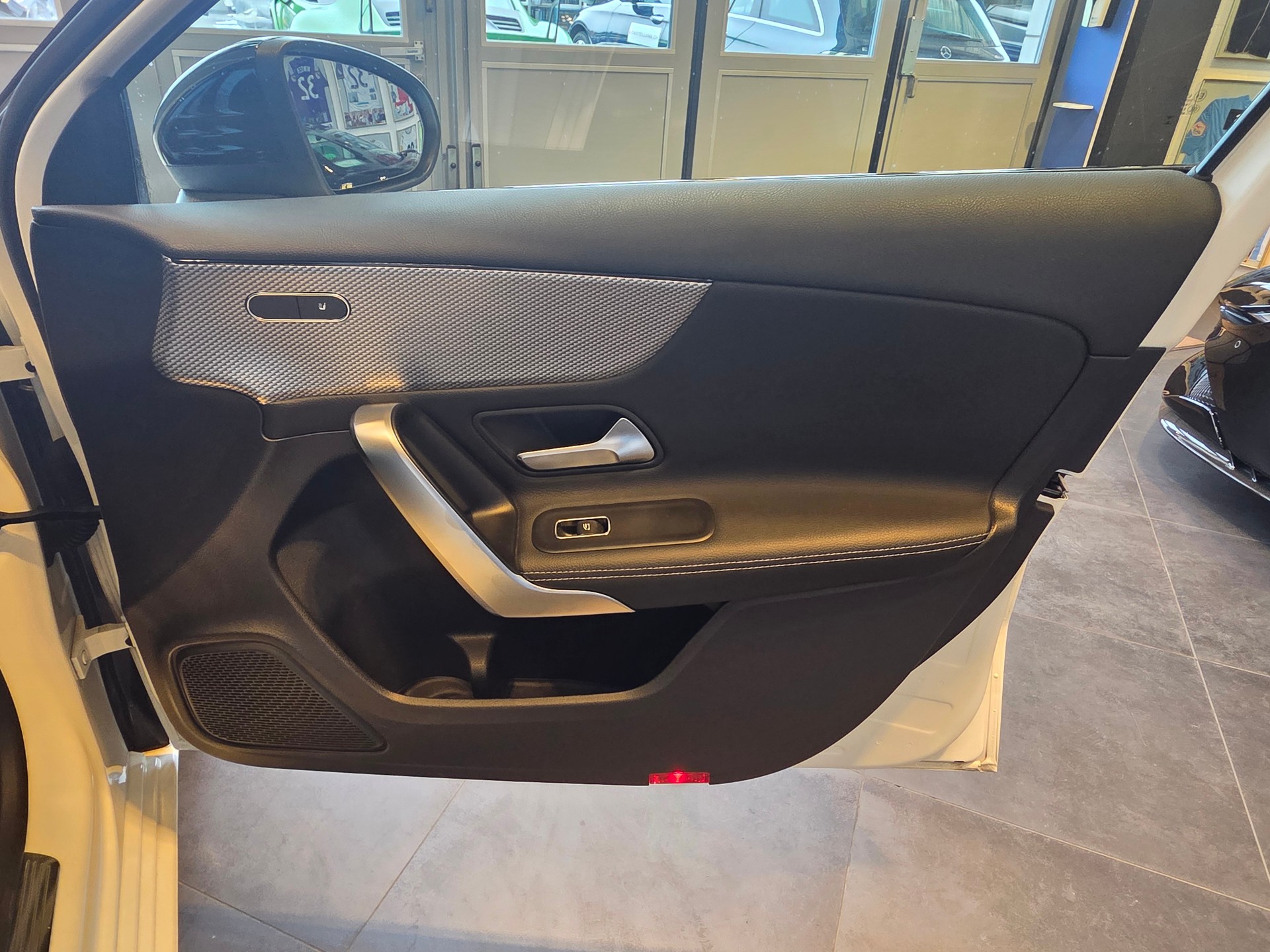 MERCEDES-BENZ A 180 Night Star-image-15