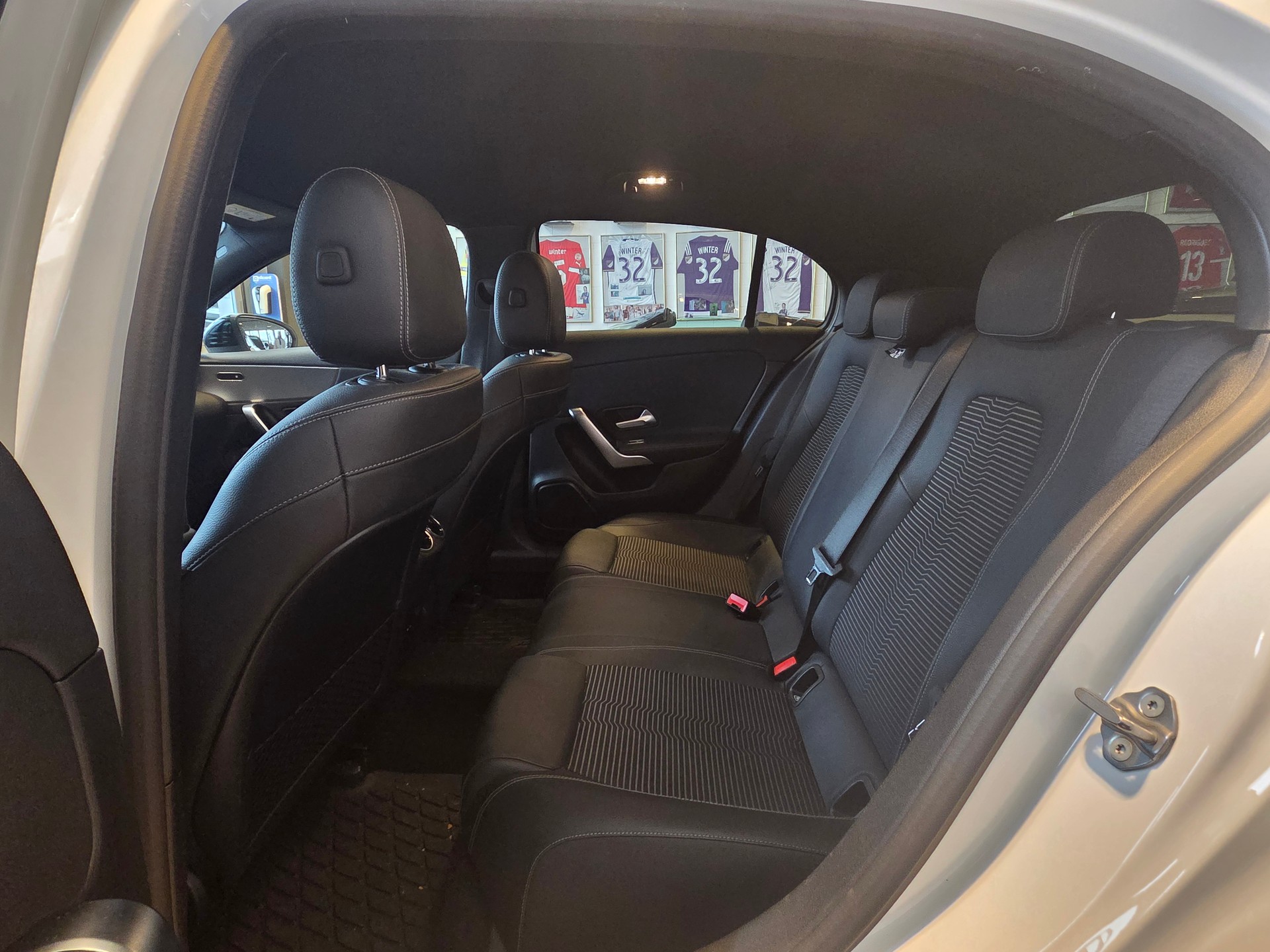 MERCEDES-BENZ A 180 Night Star-image-11