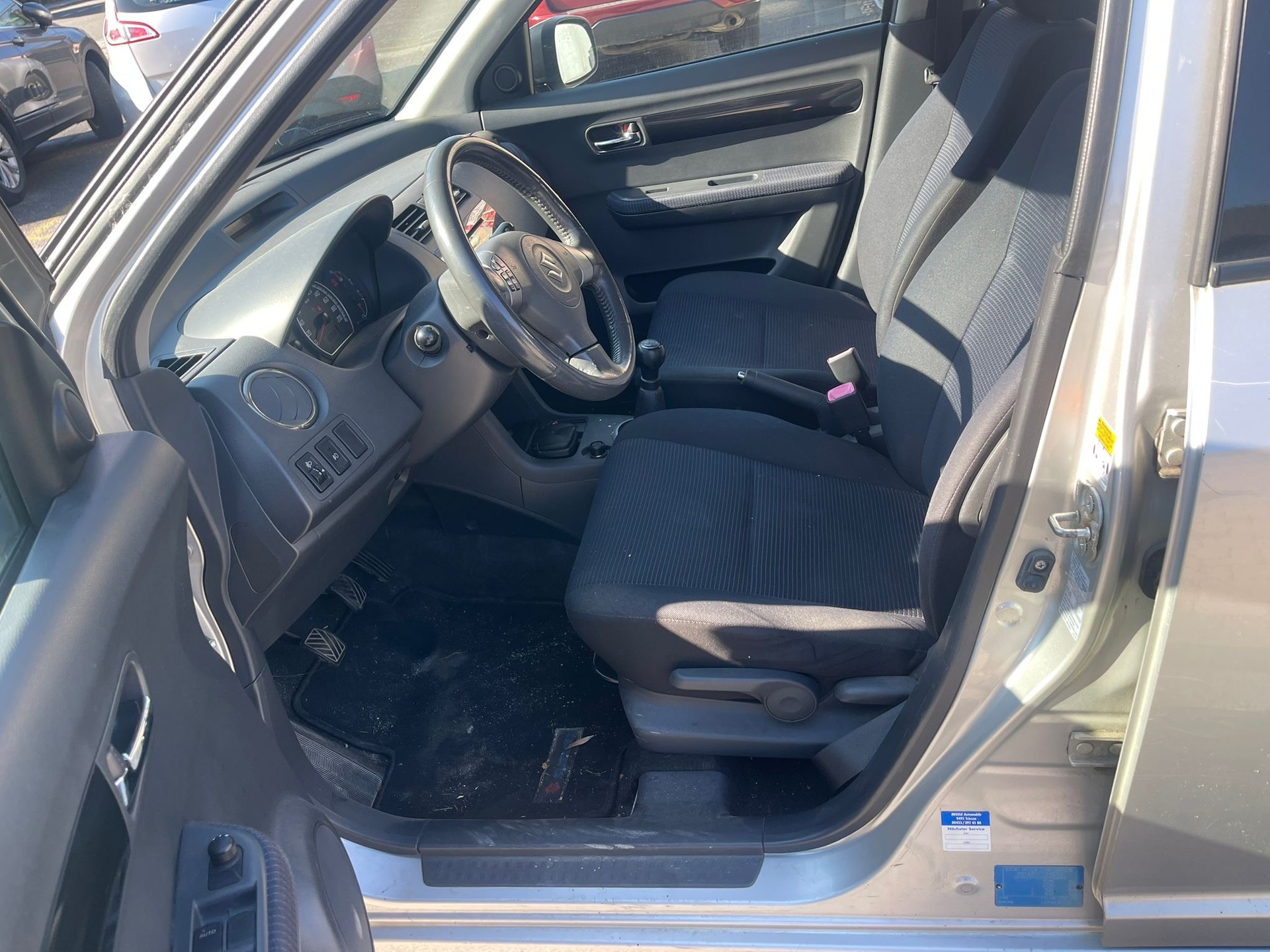 SUZUKI Swift 1.3i 16V GL Top 4x4-image-3