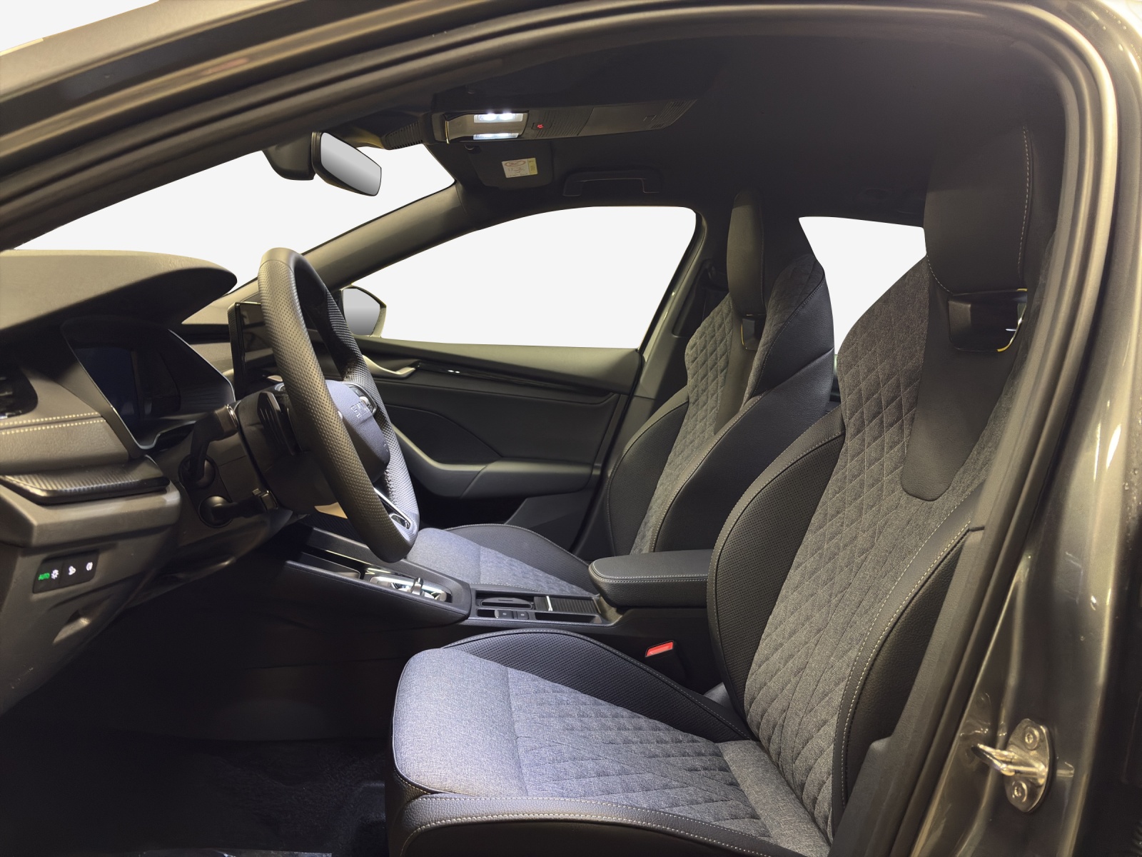 SKODA Octavia Combi 1.5 TSI mHEV DSG Sport Line-image-5