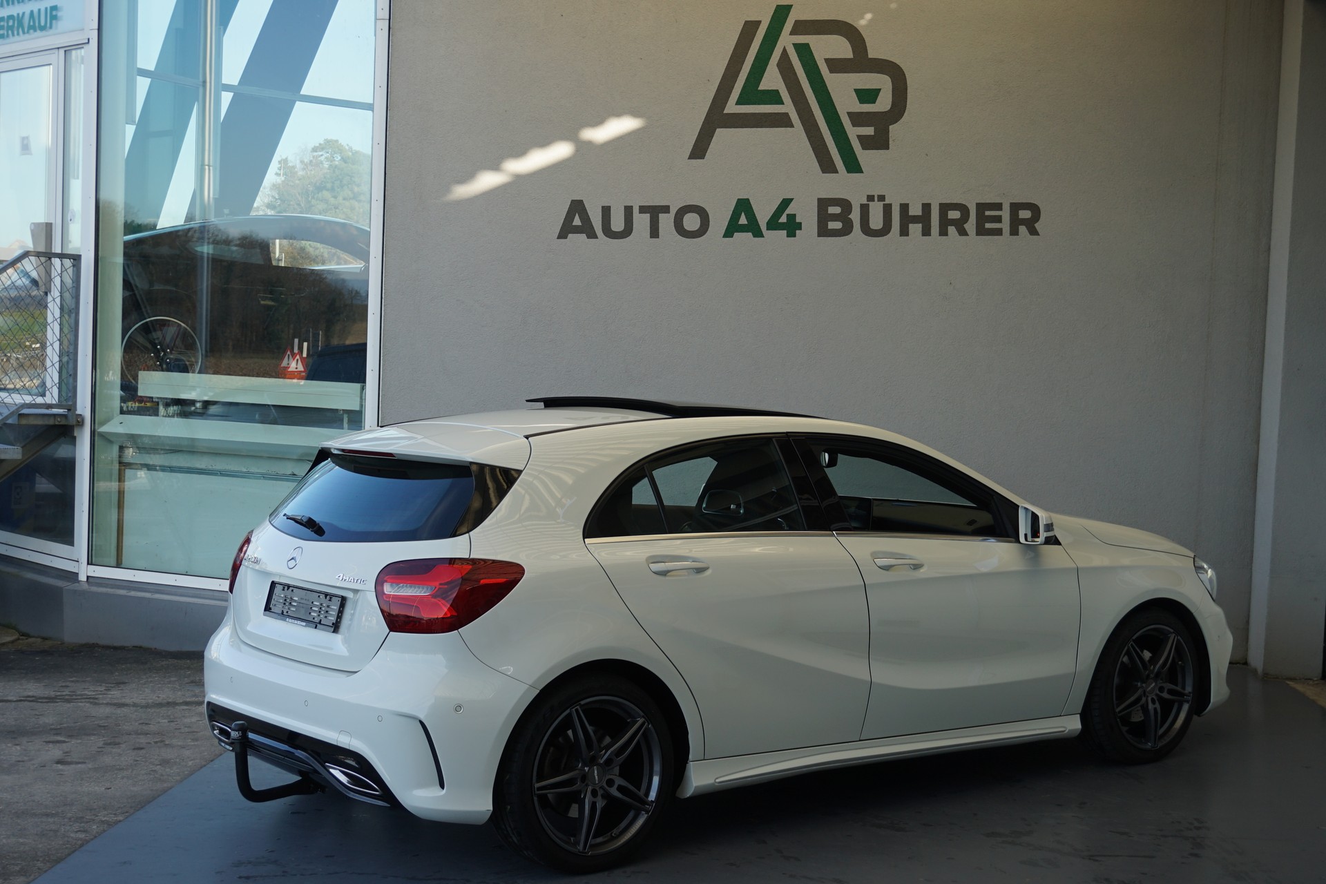 MERCEDES-BENZ A 200 CDI AMG Line 4Matic mit Standheizung und Abstandsregeltempomat !!-image-7