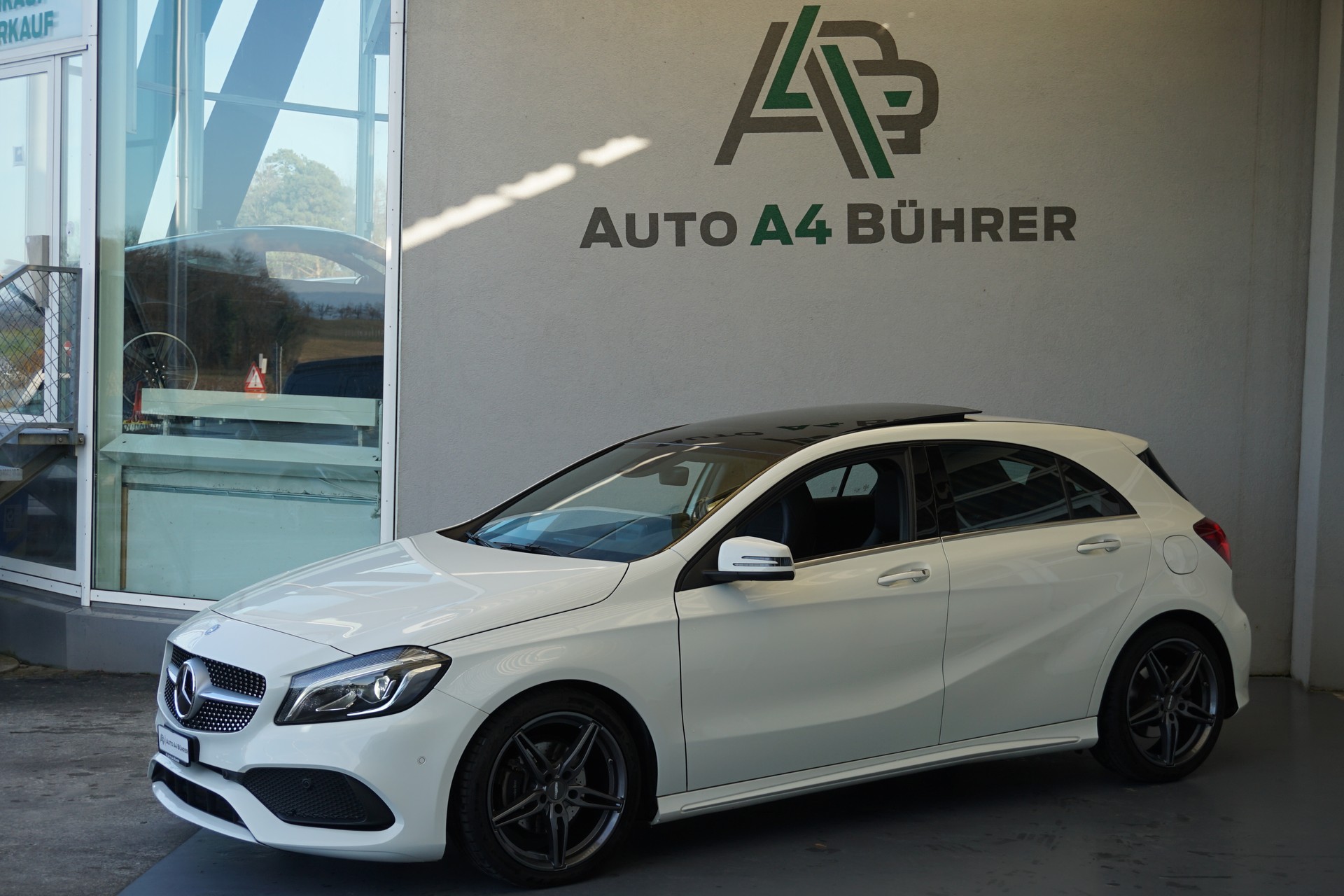 MERCEDES-BENZ A 200 CDI AMG Line 4Matic mit Standheizung und Abstandsregeltempomat !!-image-3