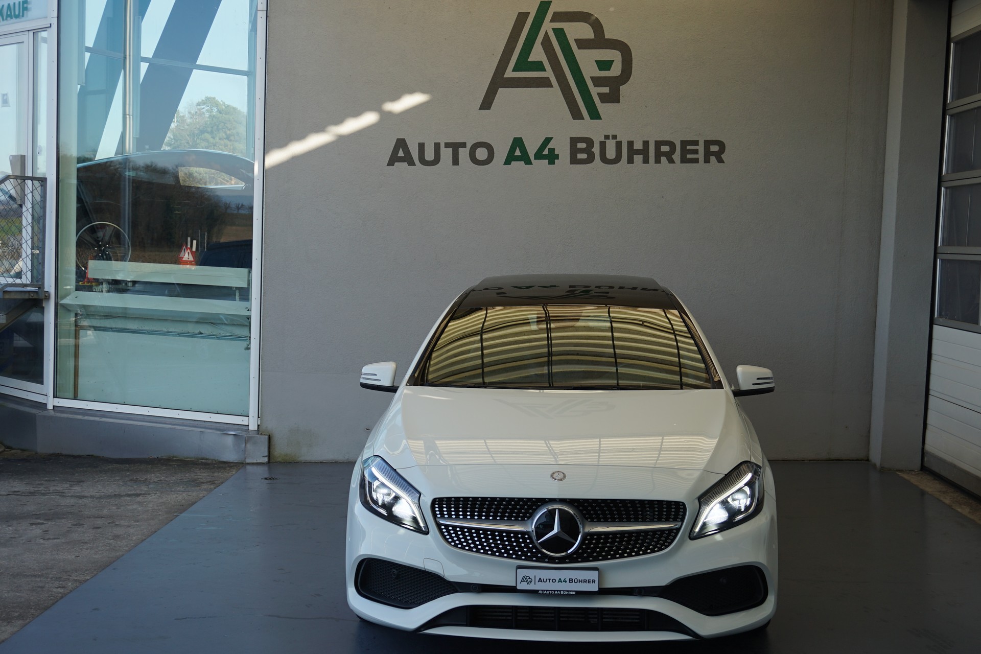 MERCEDES-BENZ A 200 CDI AMG Line 4Matic mit Standheizung und Abstandsregeltempomat !!-image-8