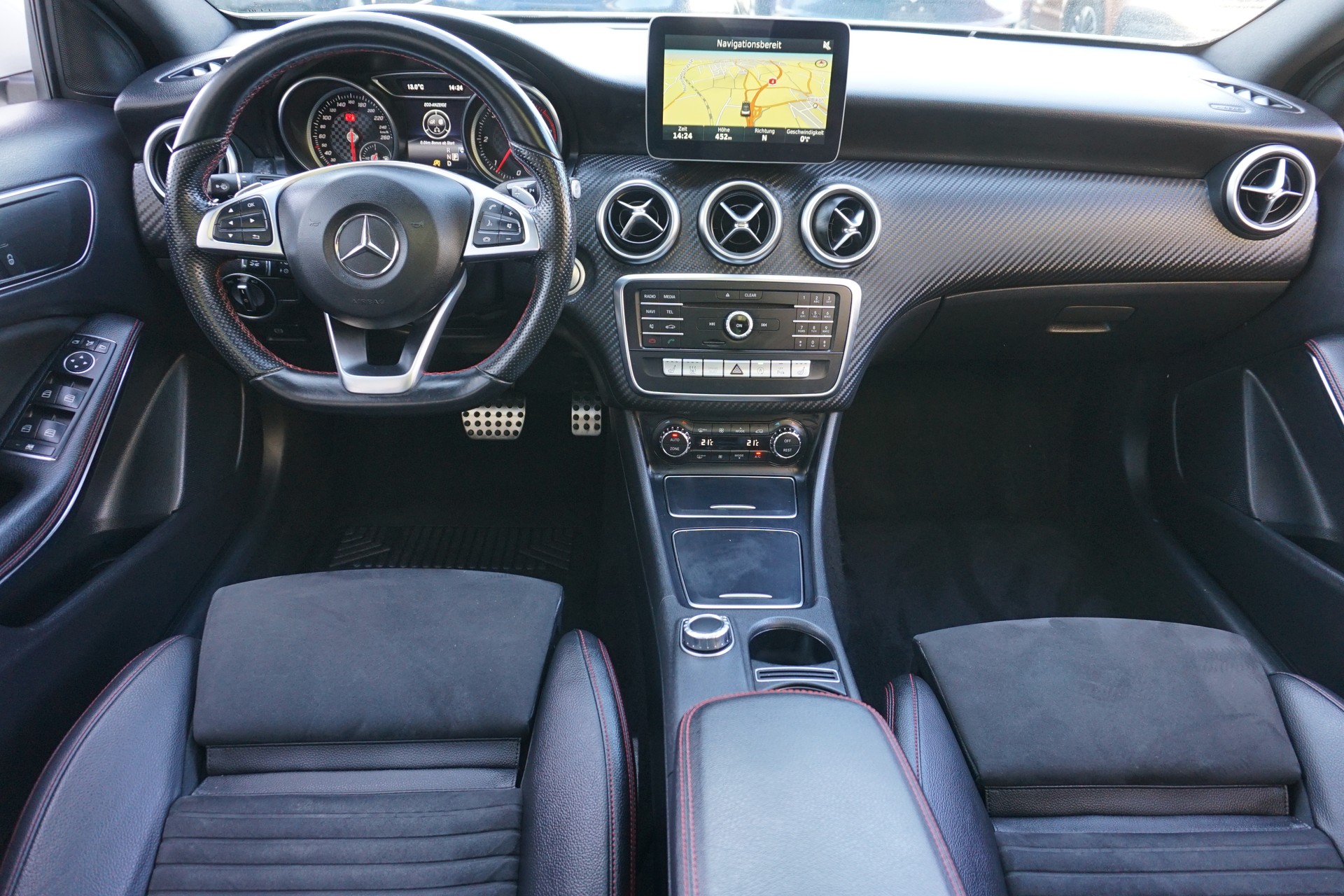 MERCEDES-BENZ A 200 CDI AMG Line 4Matic mit Standheizung und Abstandsregeltempomat !!-image-12
