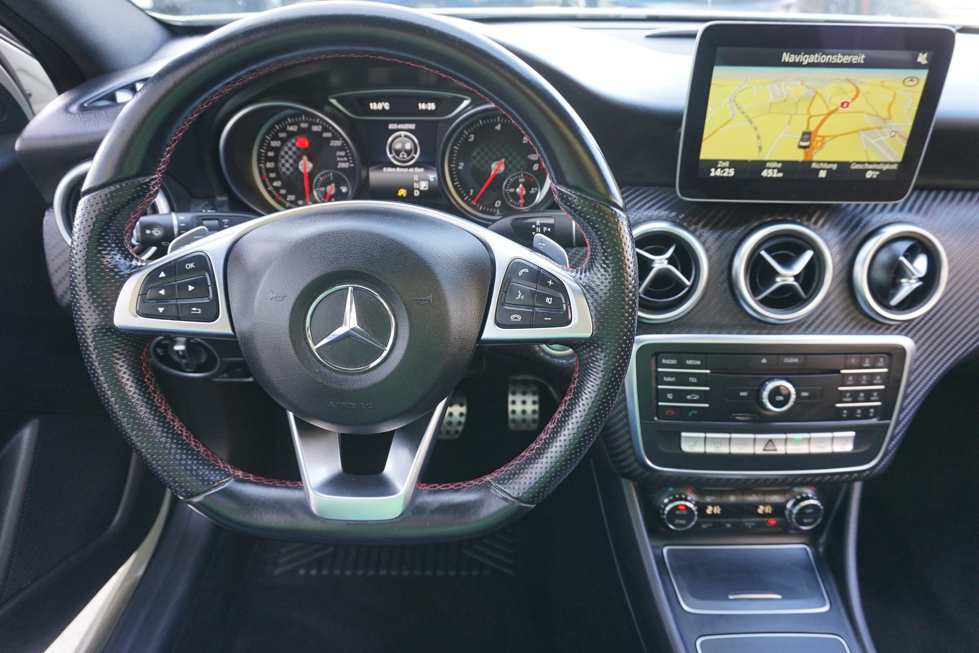 MERCEDES-BENZ A 200 CDI AMG Line 4Matic mit Standheizung und Abstandsregeltempomat !!-image-15