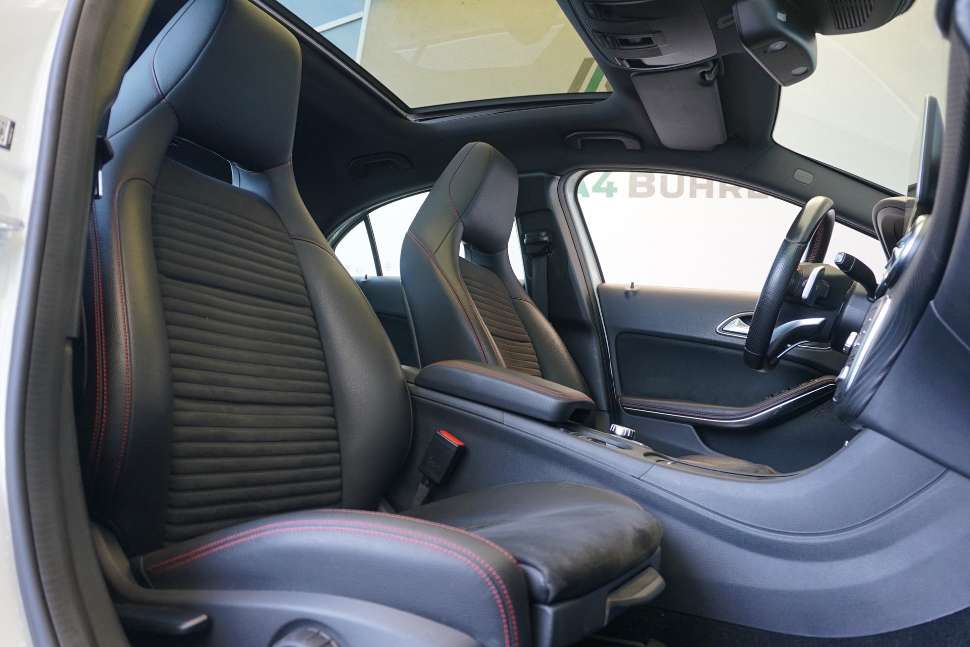MERCEDES-BENZ A 200 CDI AMG Line 4Matic mit Standheizung und Abstandsregeltempomat !!-image-16