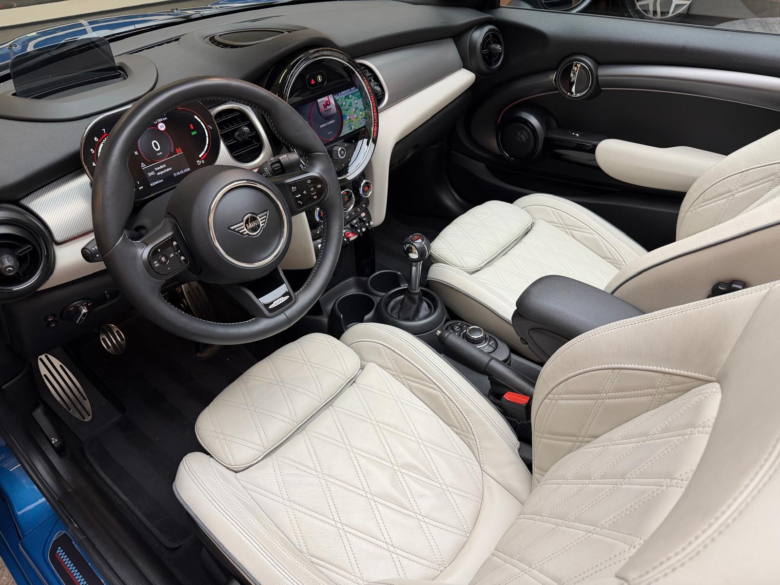 MINI Cabrio F57 2.0i John Cooper Works-image-17