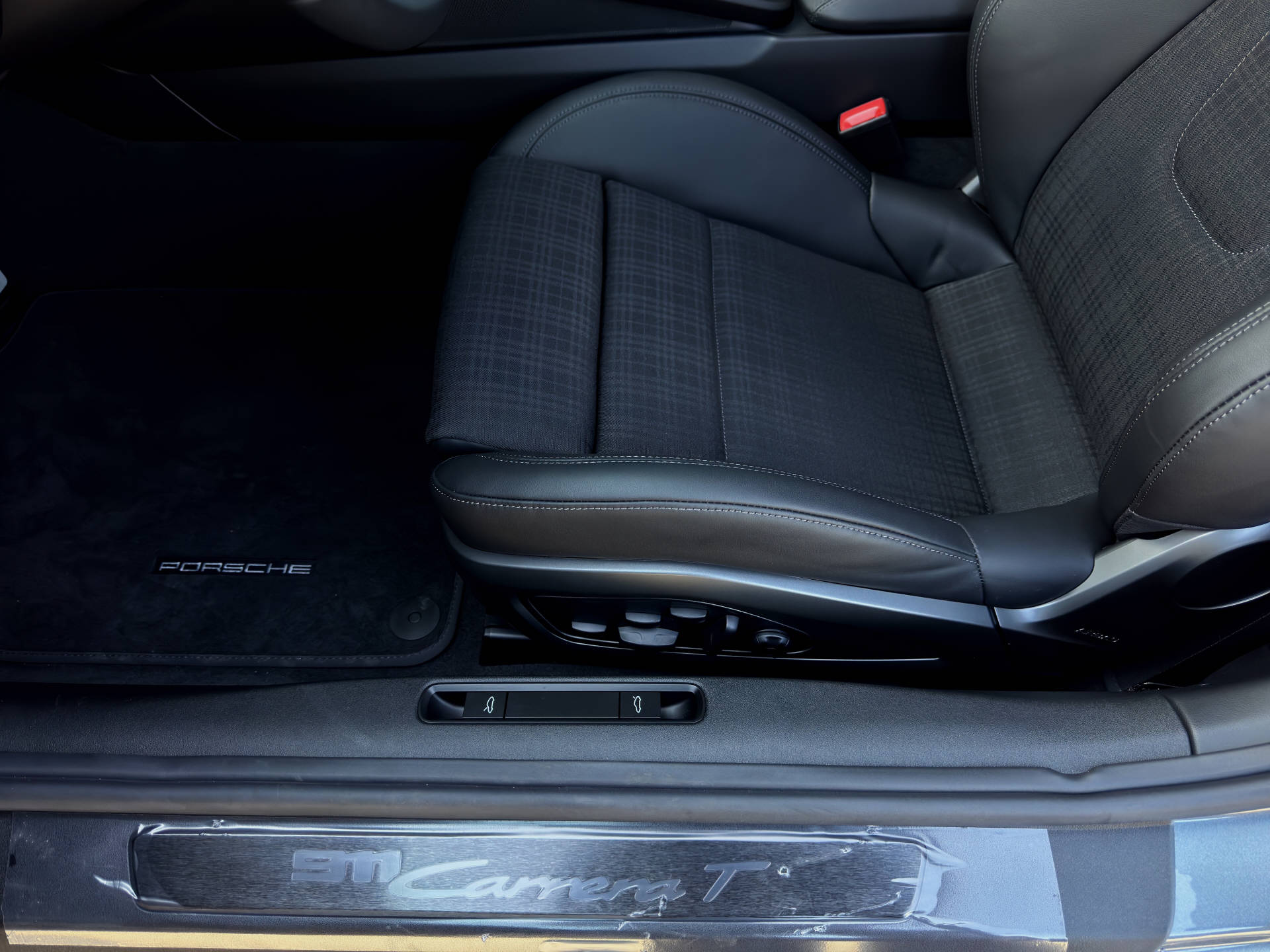 PORSCHE 911 Carrera T Cabriolet-image-8
