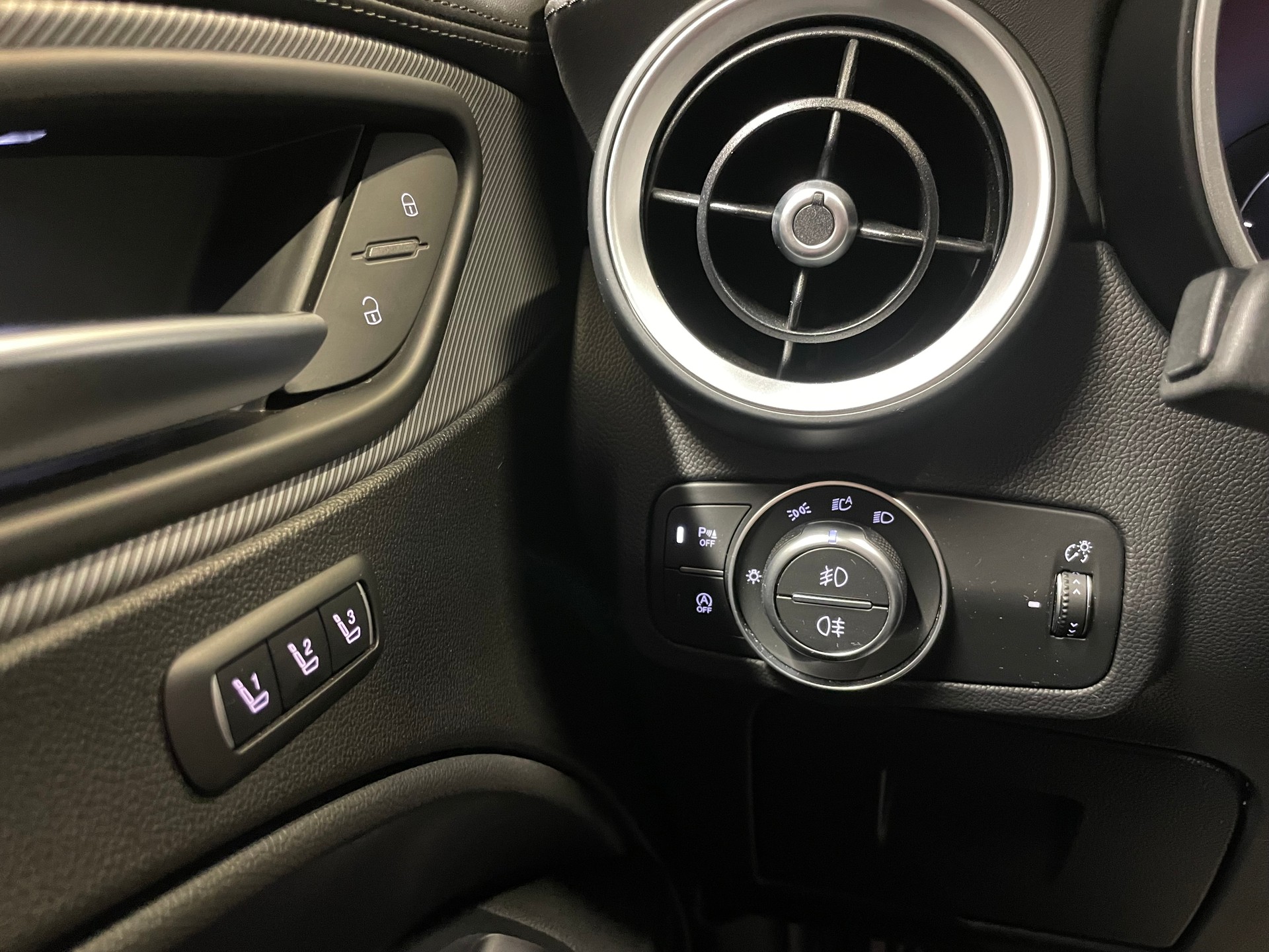 ALFA ROMEO Stelvio 2.2JTDM Veloce Ti Q4Automatic(79)(M)-image-17