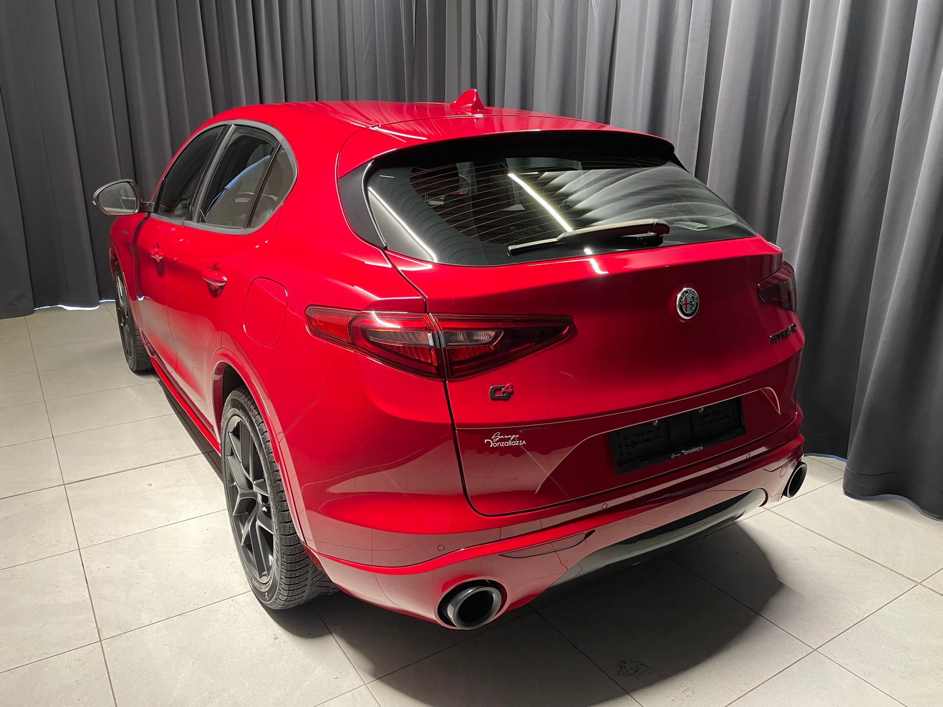 ALFA ROMEO Stelvio 2.2JTDM Veloce Ti Q4Automatic(79)(M)-image-3