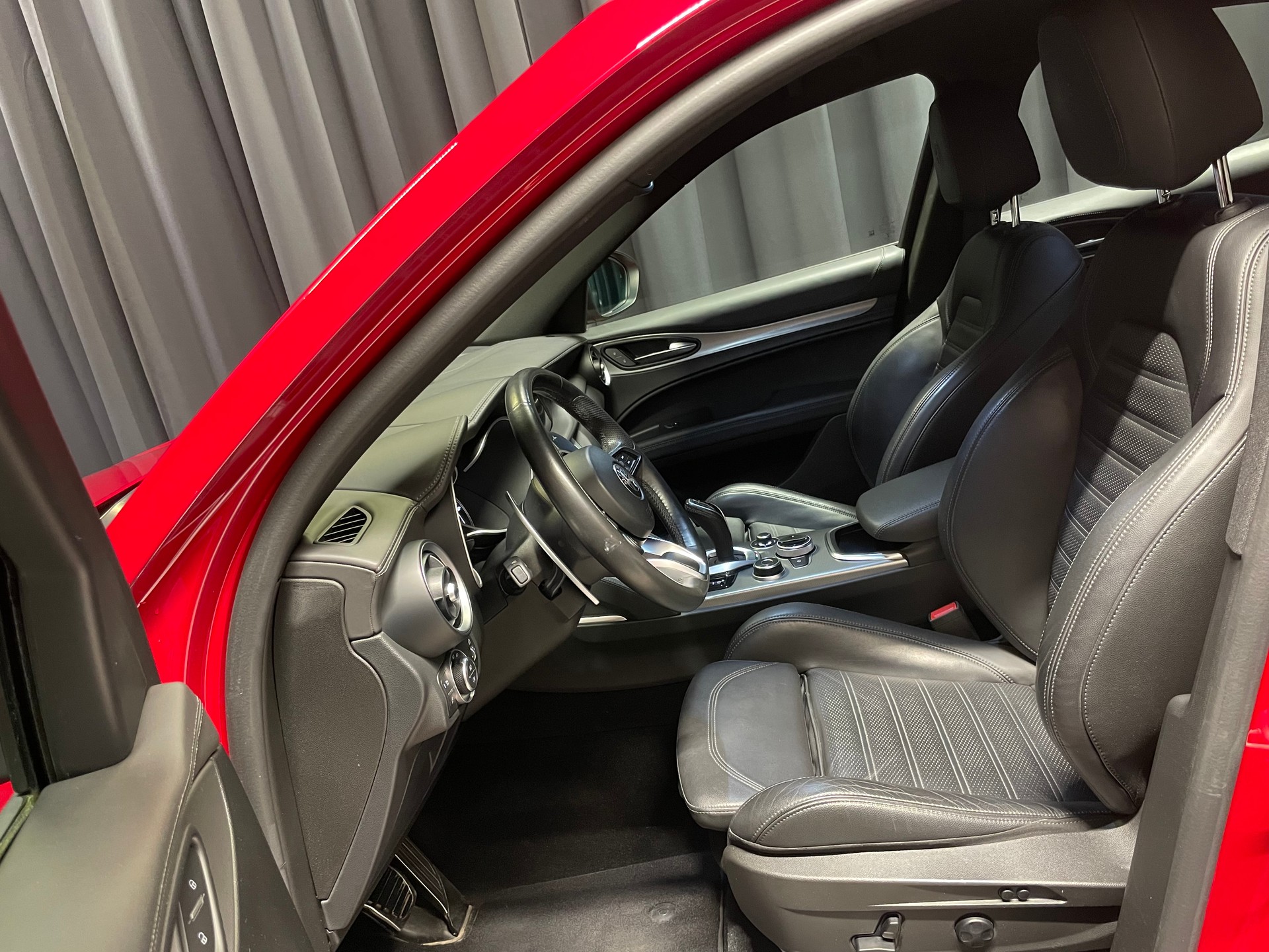ALFA ROMEO Stelvio 2.2JTDM Veloce Ti Q4Automatic(79)(M)-image-6
