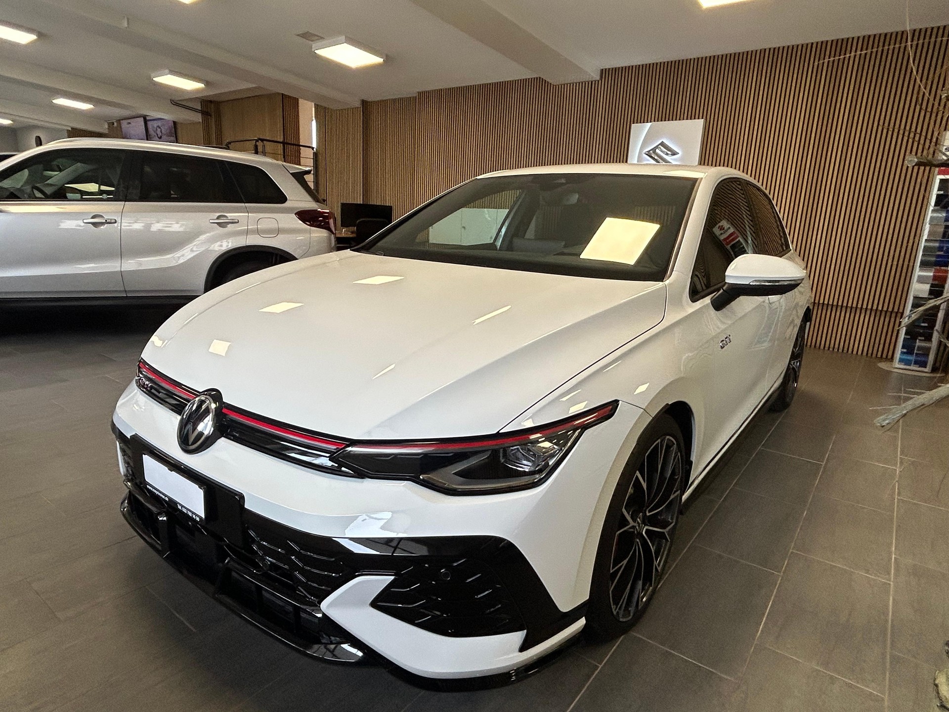 VW Golf VIII 2.0 TSI GTI Clubsport DSG-showroom-element-3