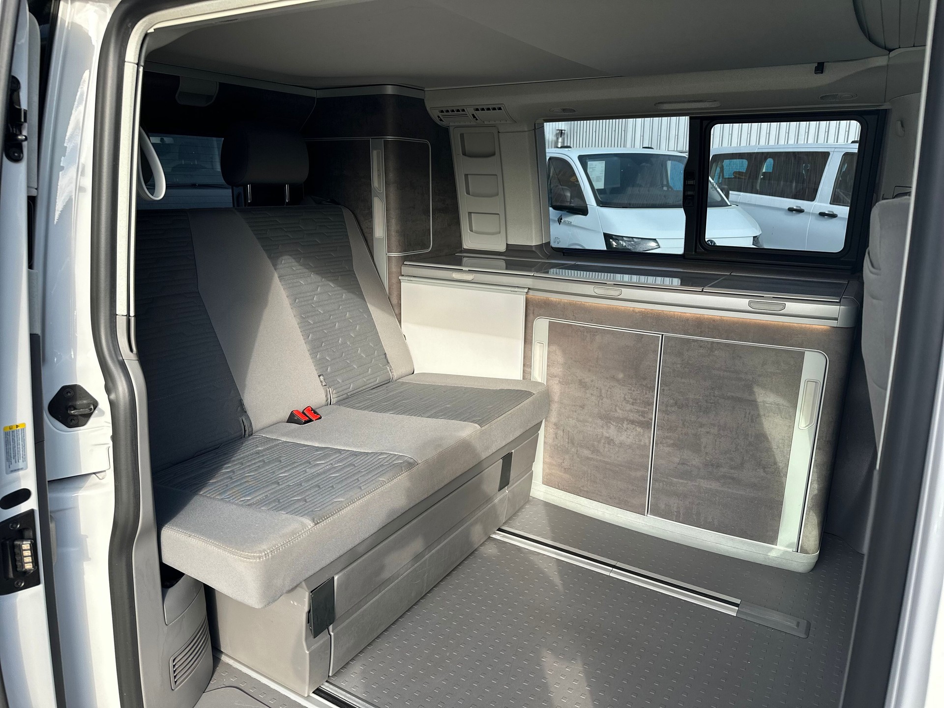 VW T6.1 California 2.0 TDI Ocean Liberty DSG-image-8