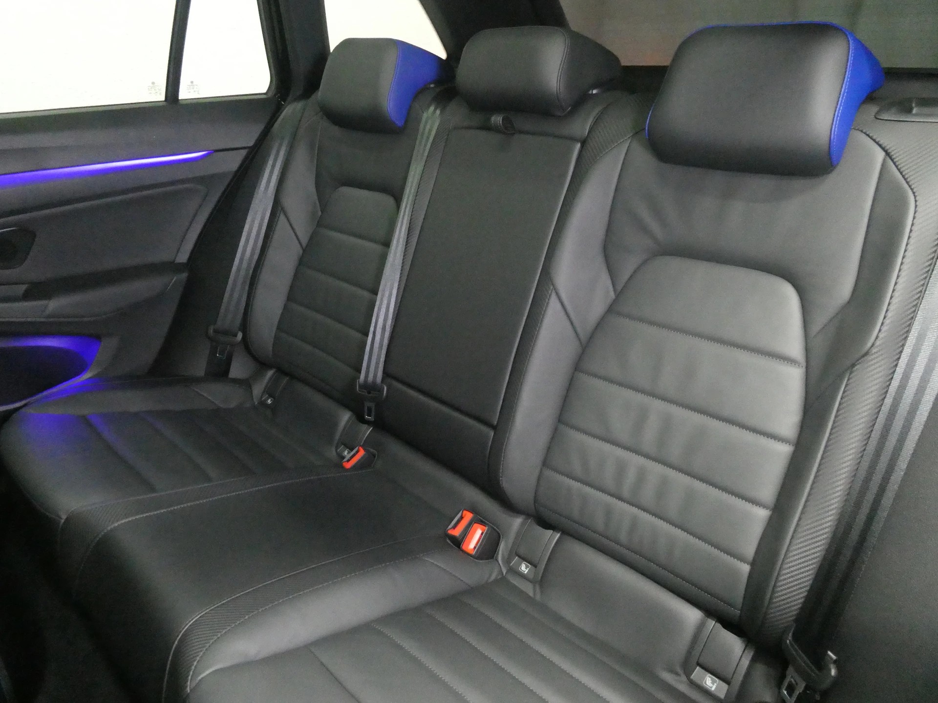 VW Golf Variant 2.0 TSI R DSG 4Motion - Black Style - Panorama - Leder - Harman/Kardon - Head-Up - Kamera - 320 PS-image-10