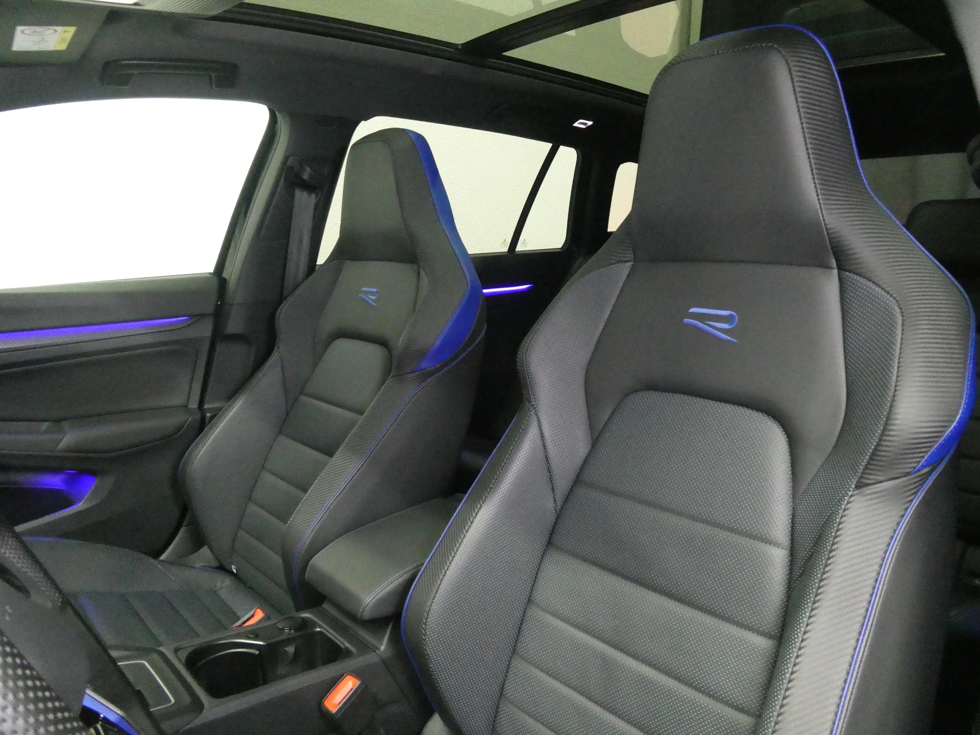 VW Golf Variant 2.0 TSI R DSG 4Motion - Black Style - Panorama - Leder - Harman/Kardon - Head-Up - Kamera - 320 PS-image-8