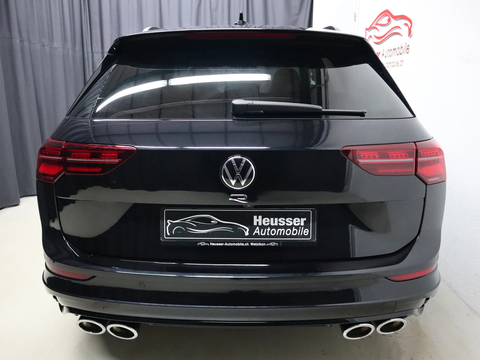 VW Golf Variant 2.0 TSI R DSG 4Motion - Black Style - Panorama - Leder - Harman/Kardon - Head-Up - Kamera - 320 PS-image-4