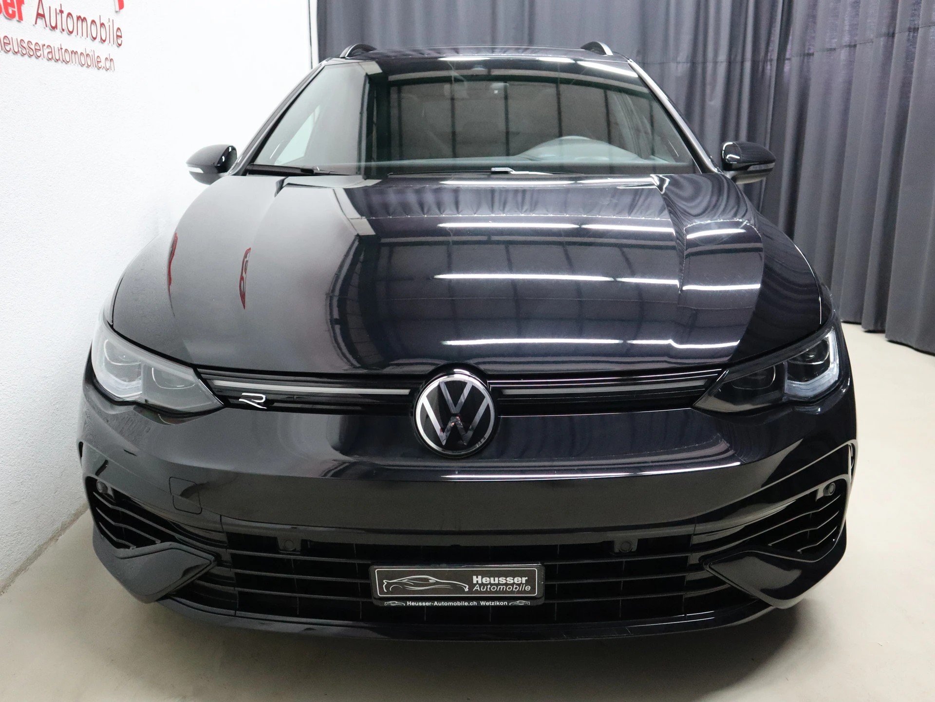VW Golf Variant 2.0 TSI R DSG 4Motion - Black Style - Panorama - Leder - Harman/Kardon - Head-Up - Kamera - 320 PS-image-5