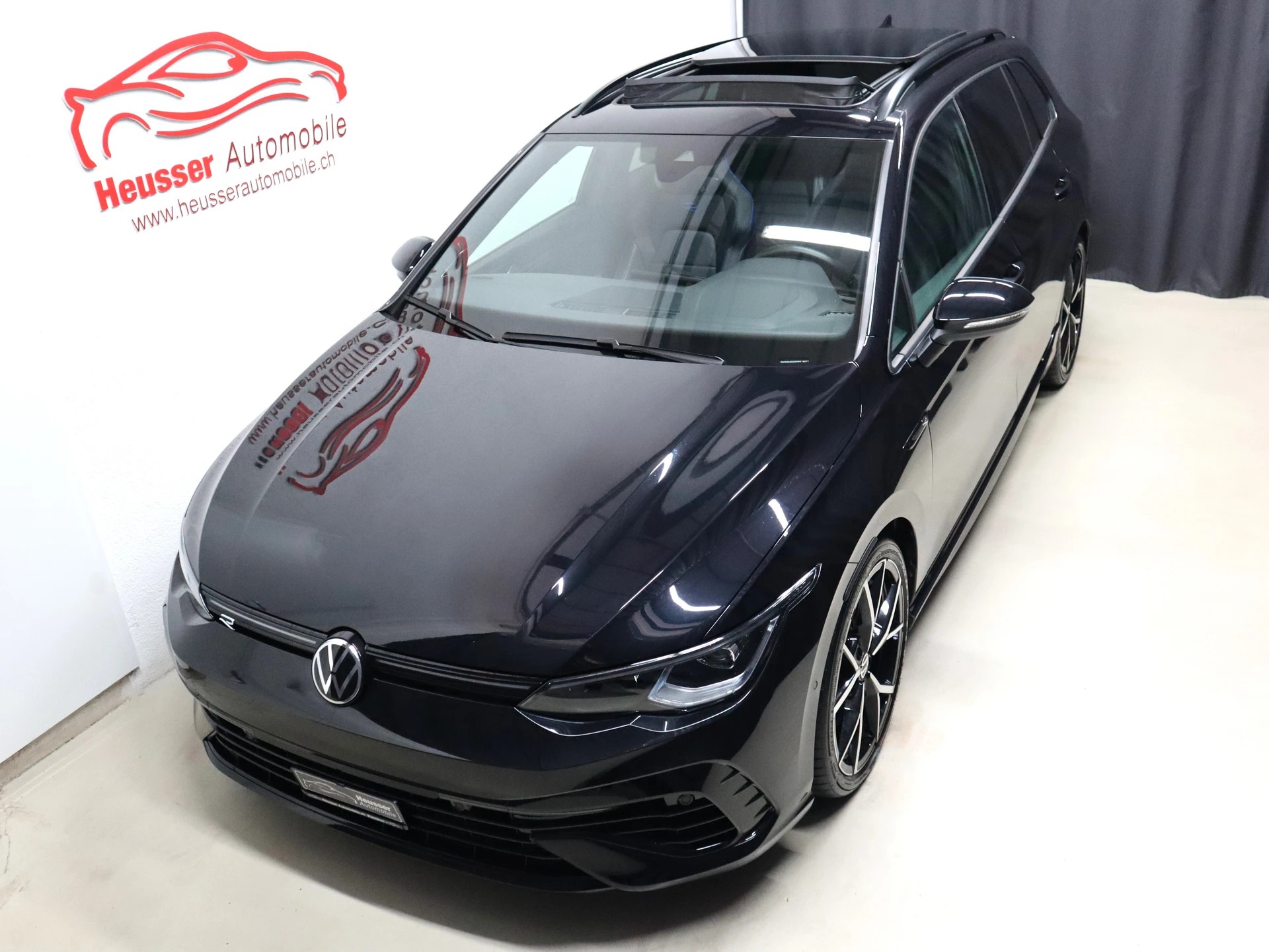 VW Golf Variant 2.0 TSI R DSG 4Motion - Black Style - Panorama - Leder - Harman/Kardon - Head-Up - Kamera - 320 PS-showroom-element-2