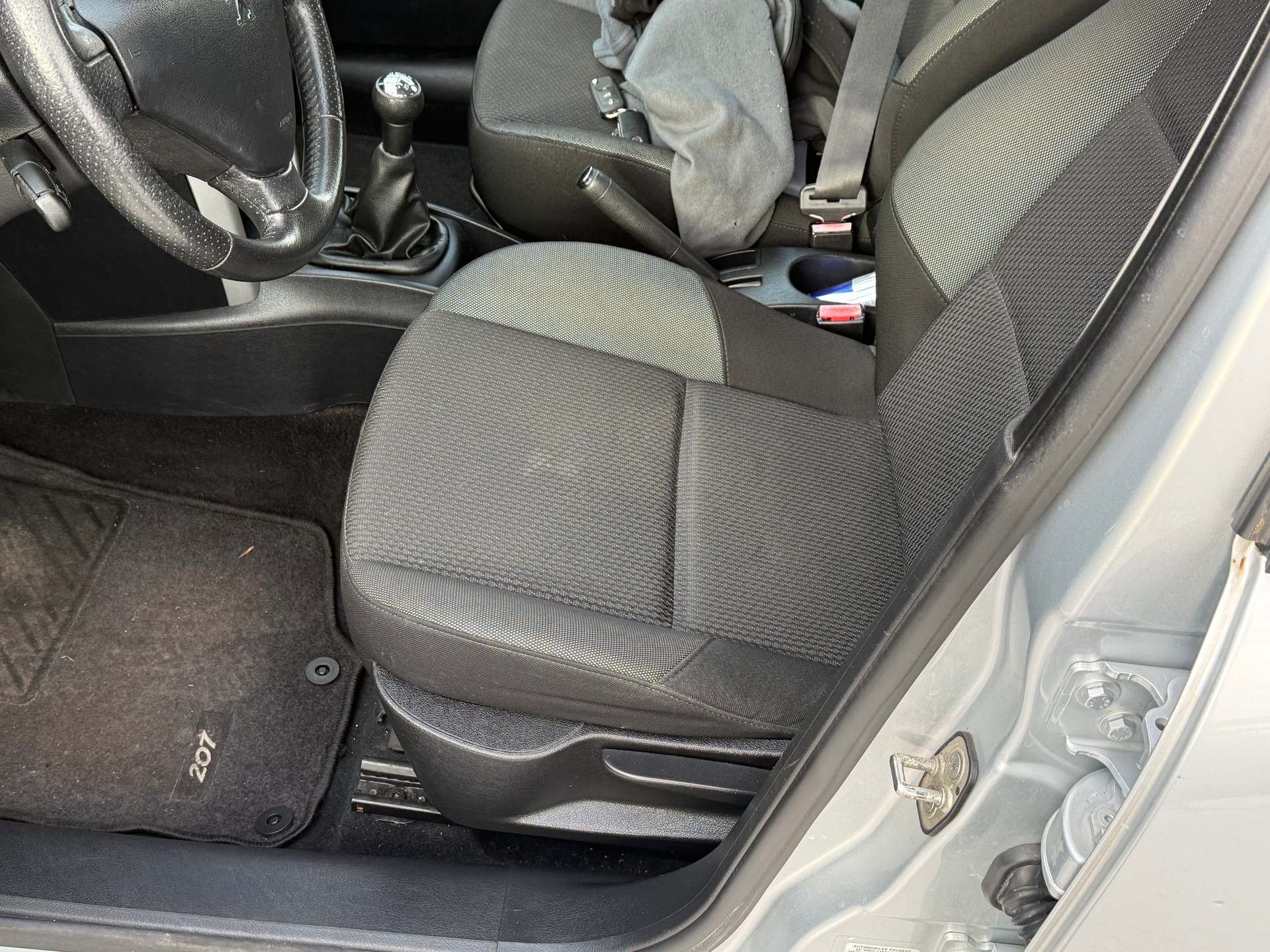 PEUGEOT 207 1.6 HDI Trendy Clim-image-4