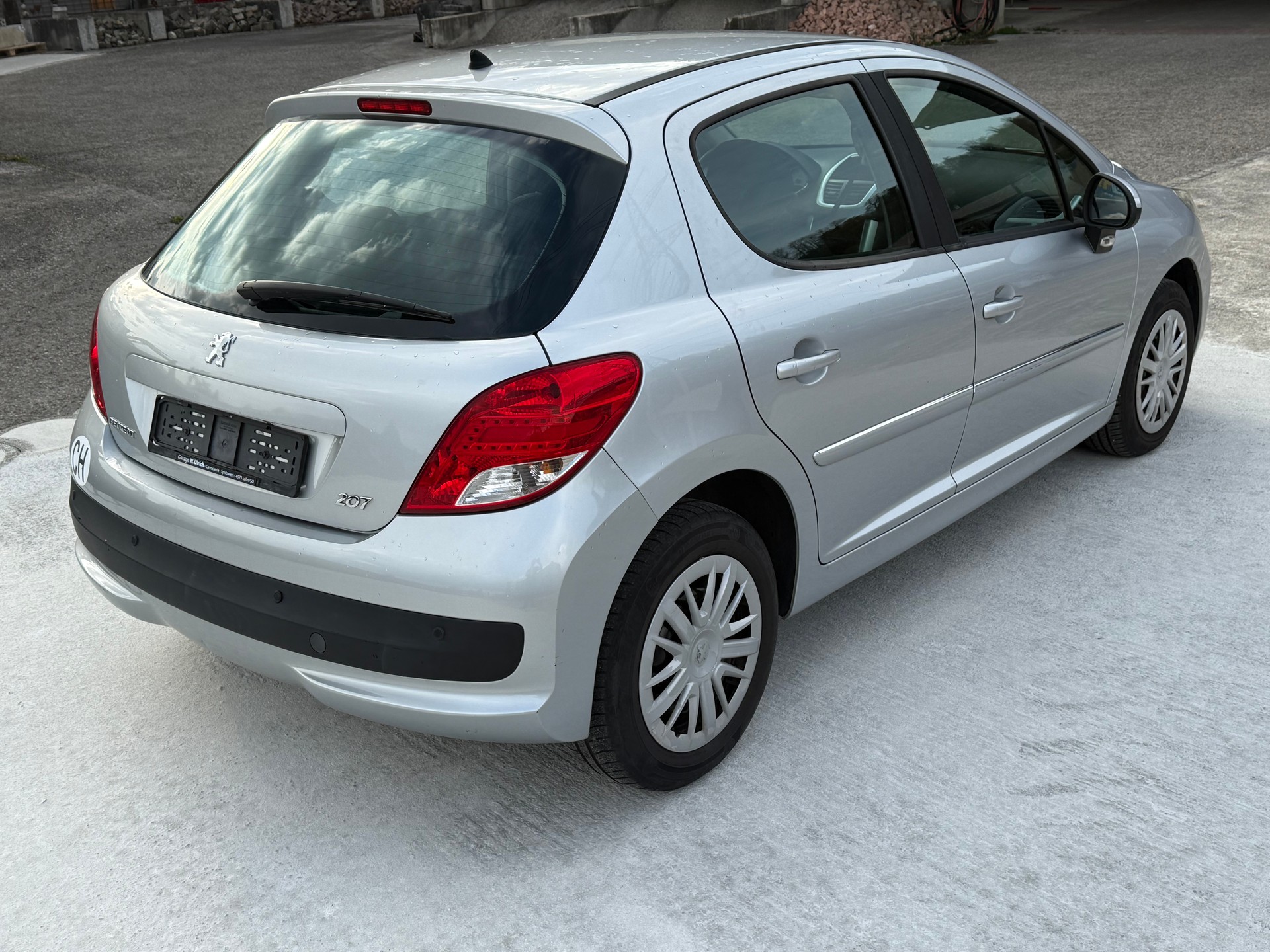 PEUGEOT 207 1.6 HDI Trendy Clim-image-2