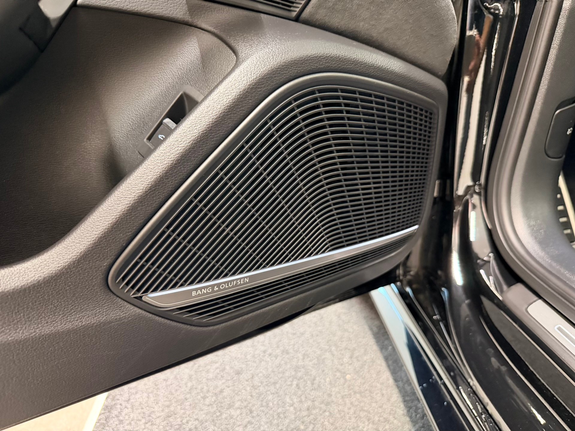 AUDI RS4 Avant quattro tiptronic-image-14