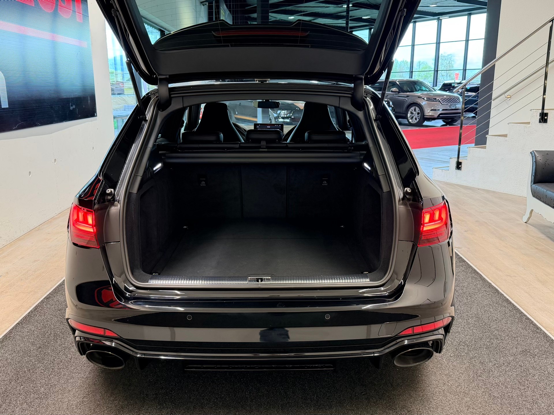 AUDI RS4 Avant quattro tiptronic-image-10