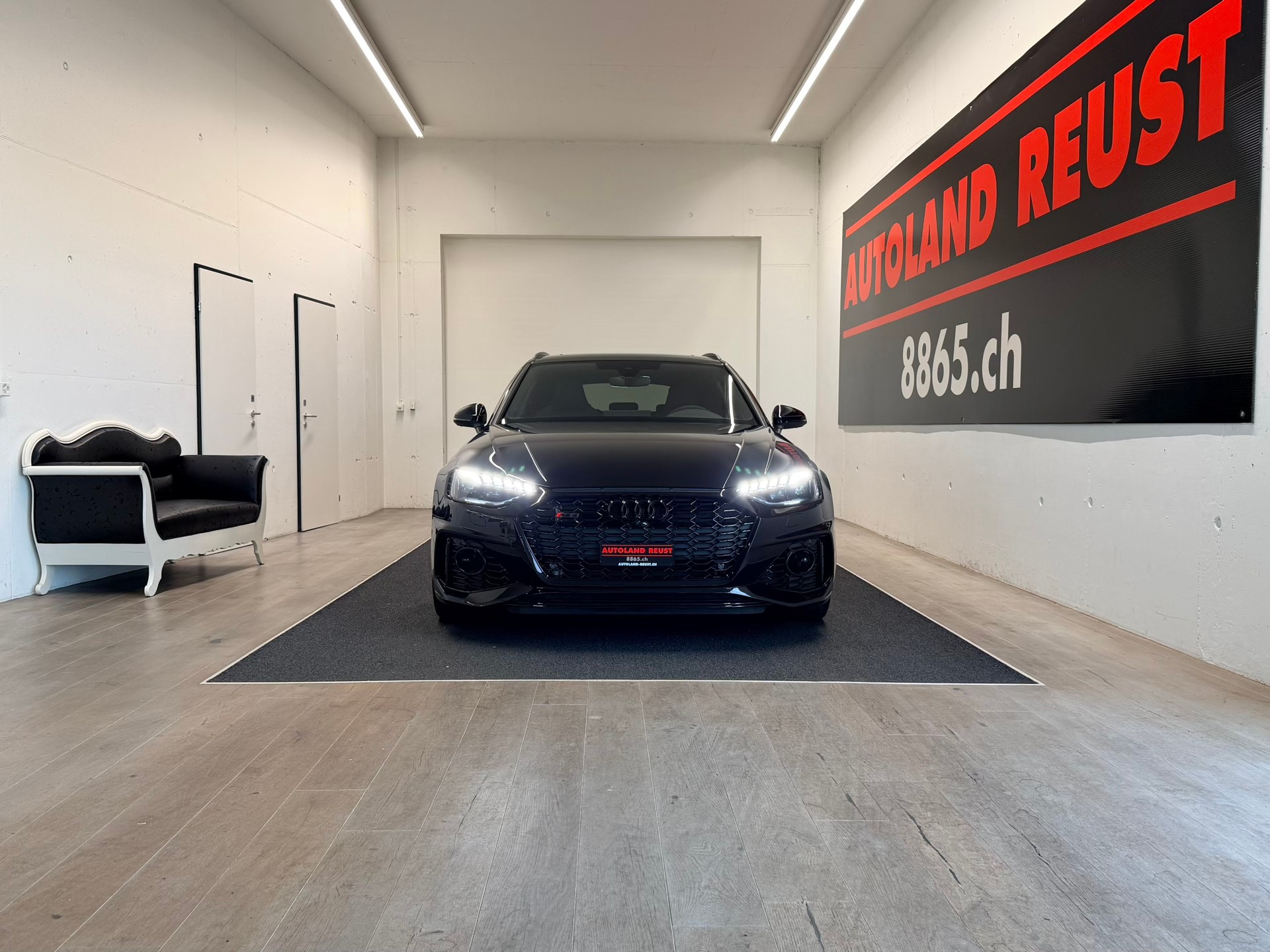 AUDI RS4 Avant quattro tiptronic-image-1