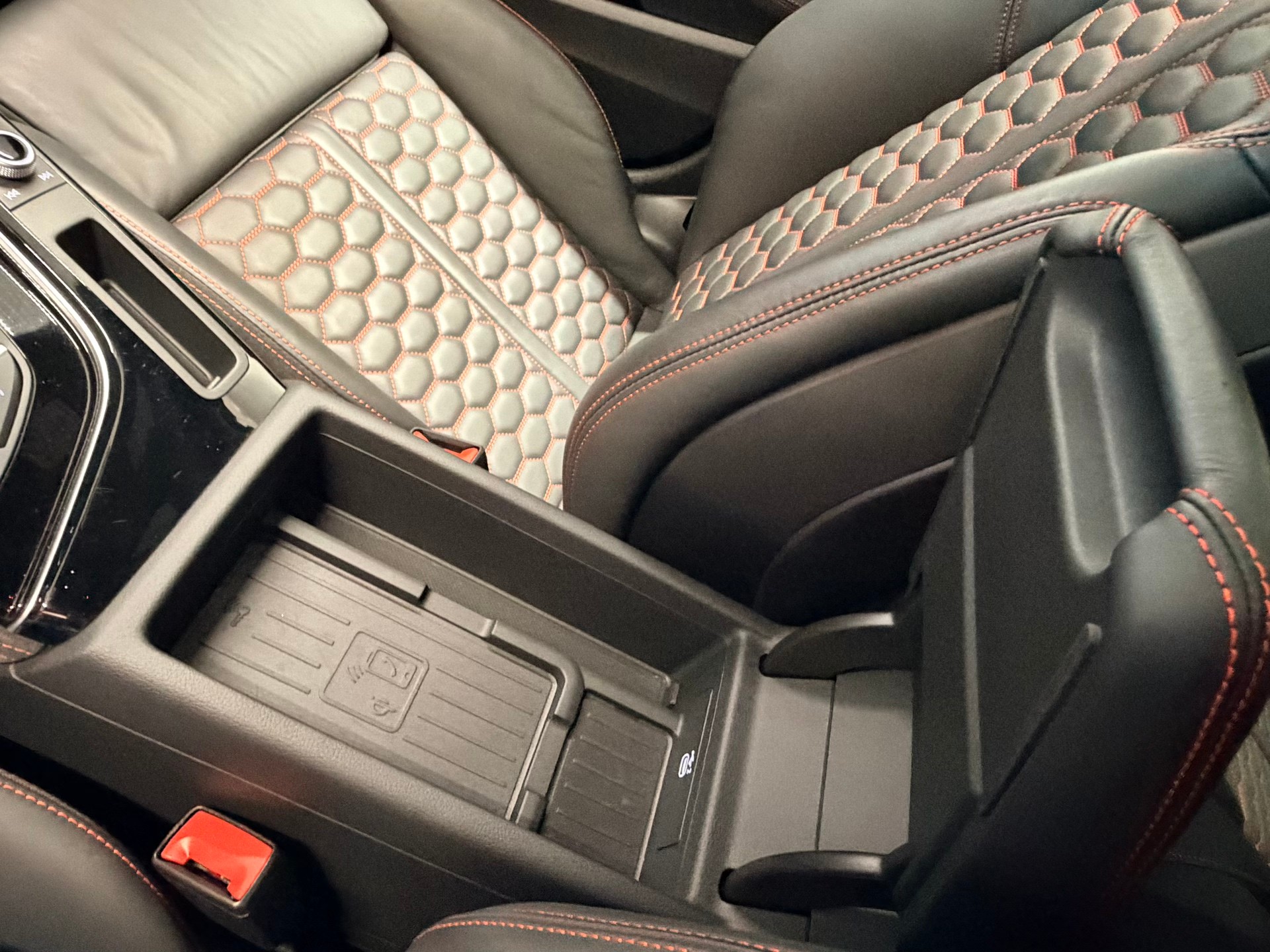 AUDI RS4 Avant quattro tiptronic-image-28