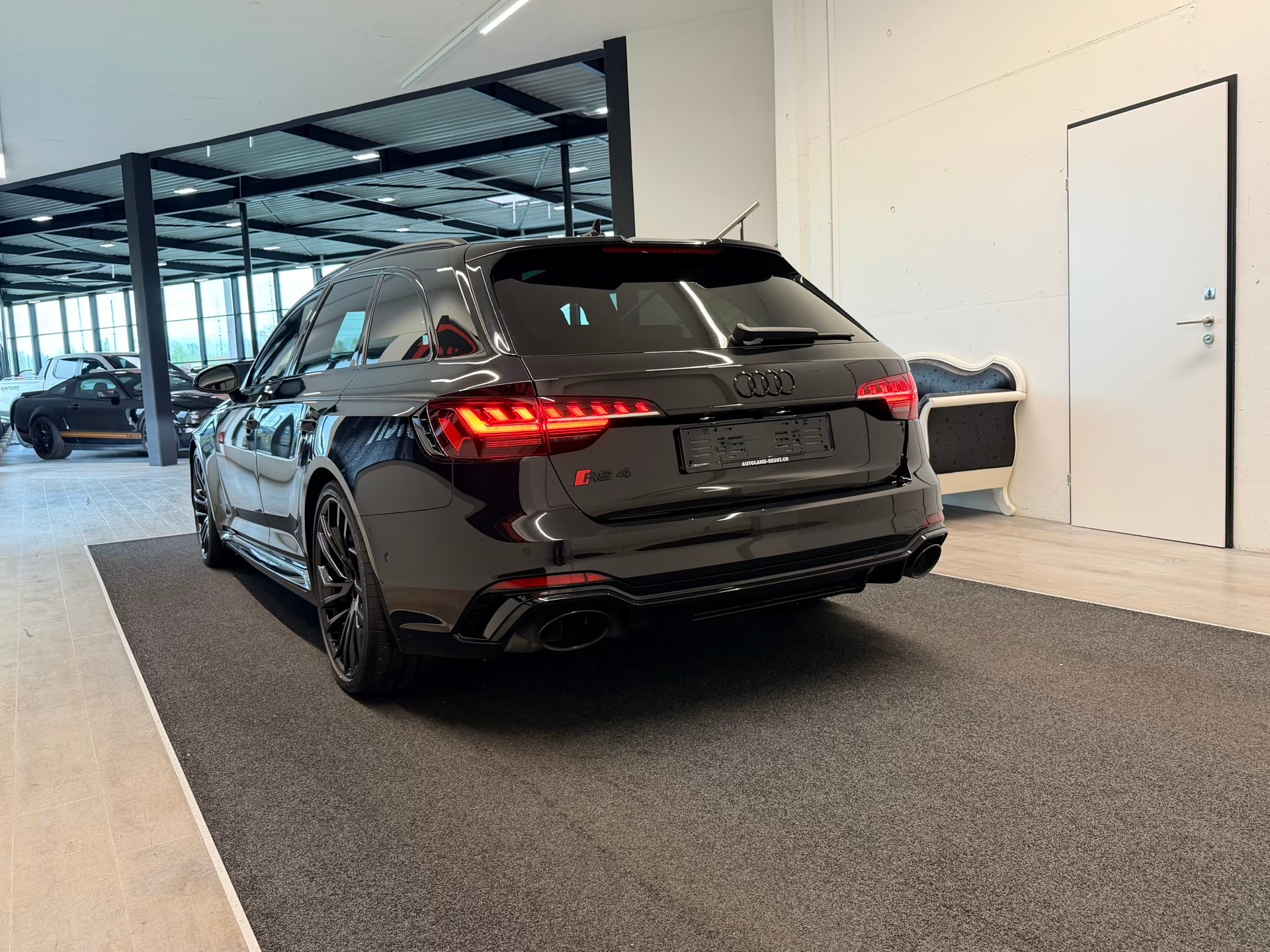 AUDI RS4 Avant quattro tiptronic-image-8